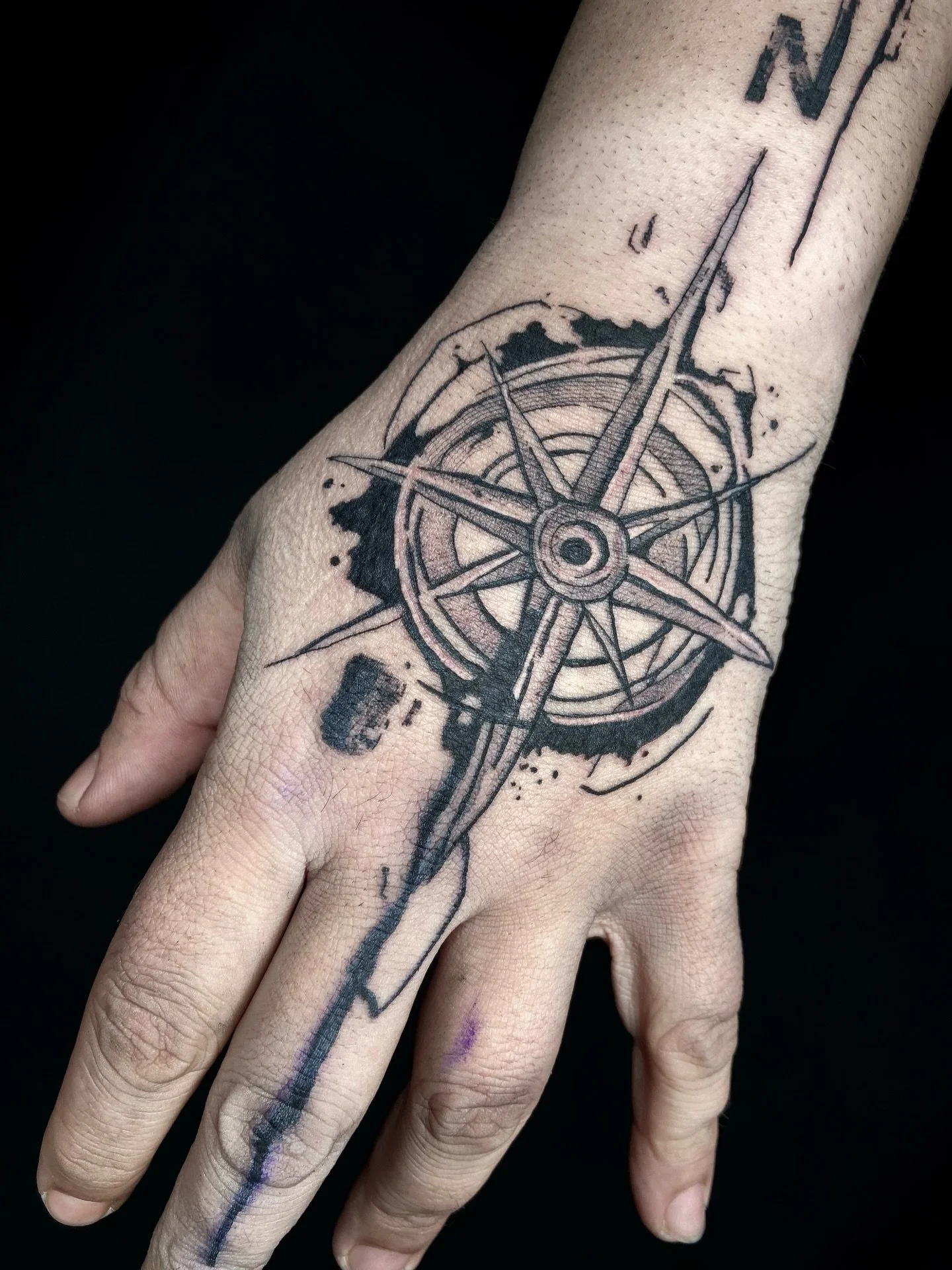 &ldquo;Trust your own hand to guide you there&rdquo;
Hope this compass tattoo wild guide you @vasilispak 
Thanks for the fantastic session hombre!