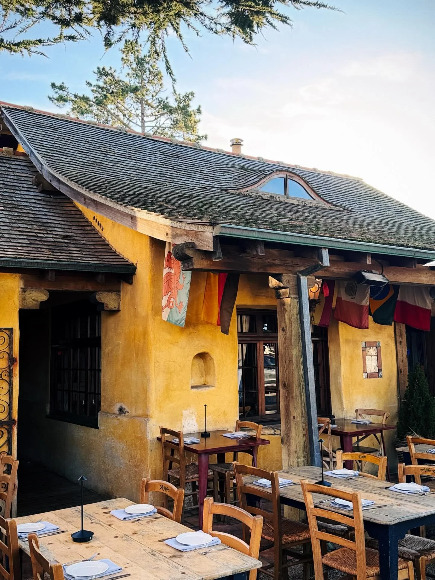 NOW SERVING - CASANOVA

There is little doubt that Carmel-by-the-Sea is a neo-renaissance town. Art, food, and bev define every avenue and street corner from the oldest bakery cafes to the most contemporary restaurants; from the homiest wine houses t