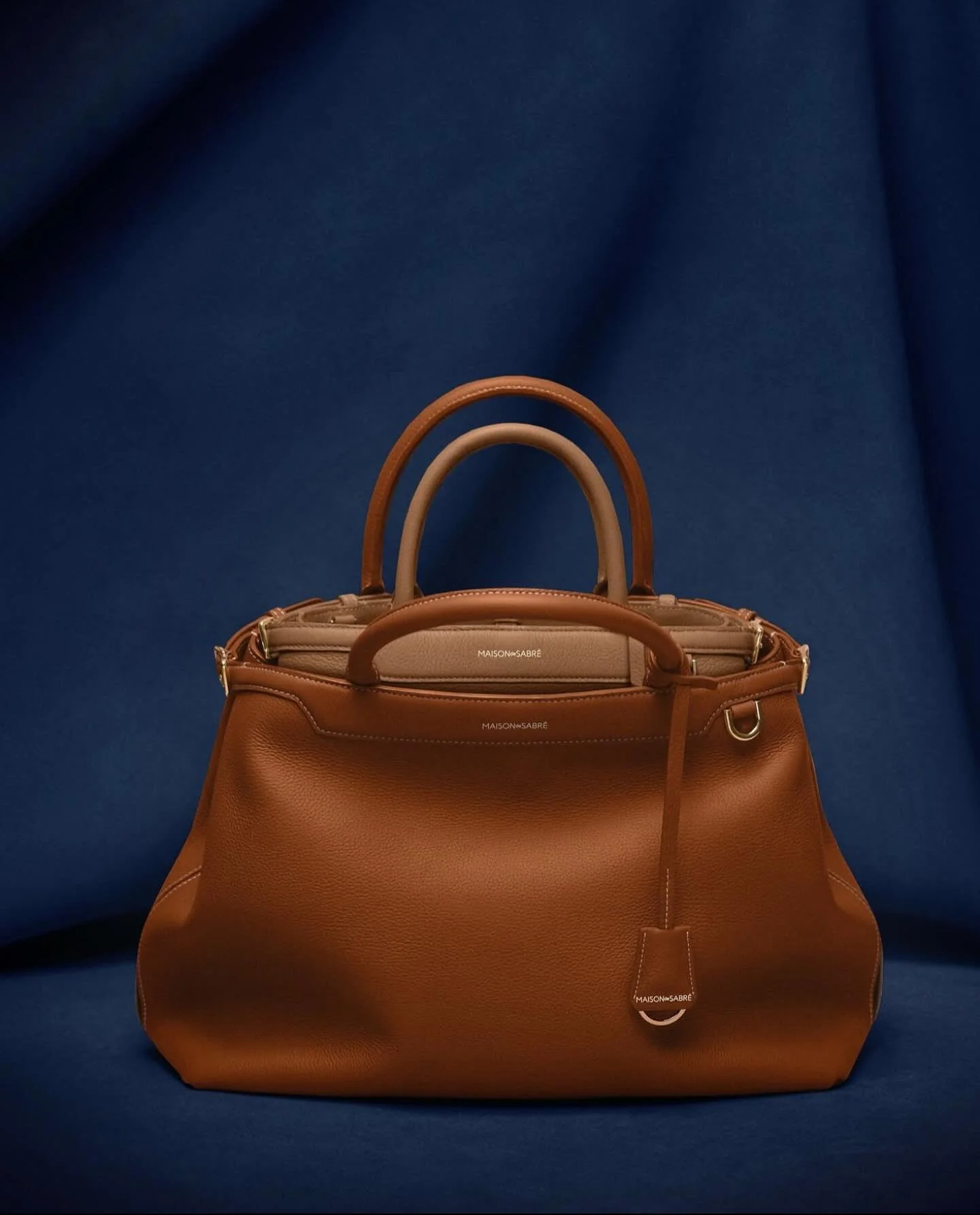 THE PALAIS ✨ @maisondesabre&rsquo;s first flagship handbag: a permanent house signature that reinterprets its archives, distils 9 design codes and signals a bold new era in modern luxury.