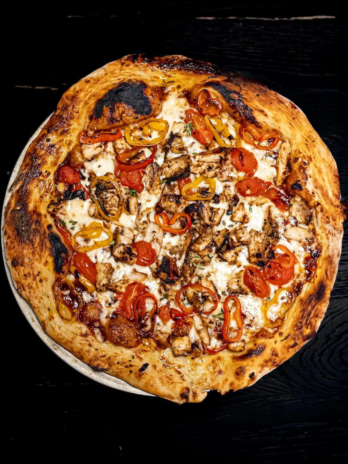 When island spice meets cheesy slice. 🌴🔥🍕 Fresh jerk chicken pizza, made to perfection.
www.morehighvibesexperience.com
#atleats #atlchef #nycchef #goodeats #jerkchicken #pizza
