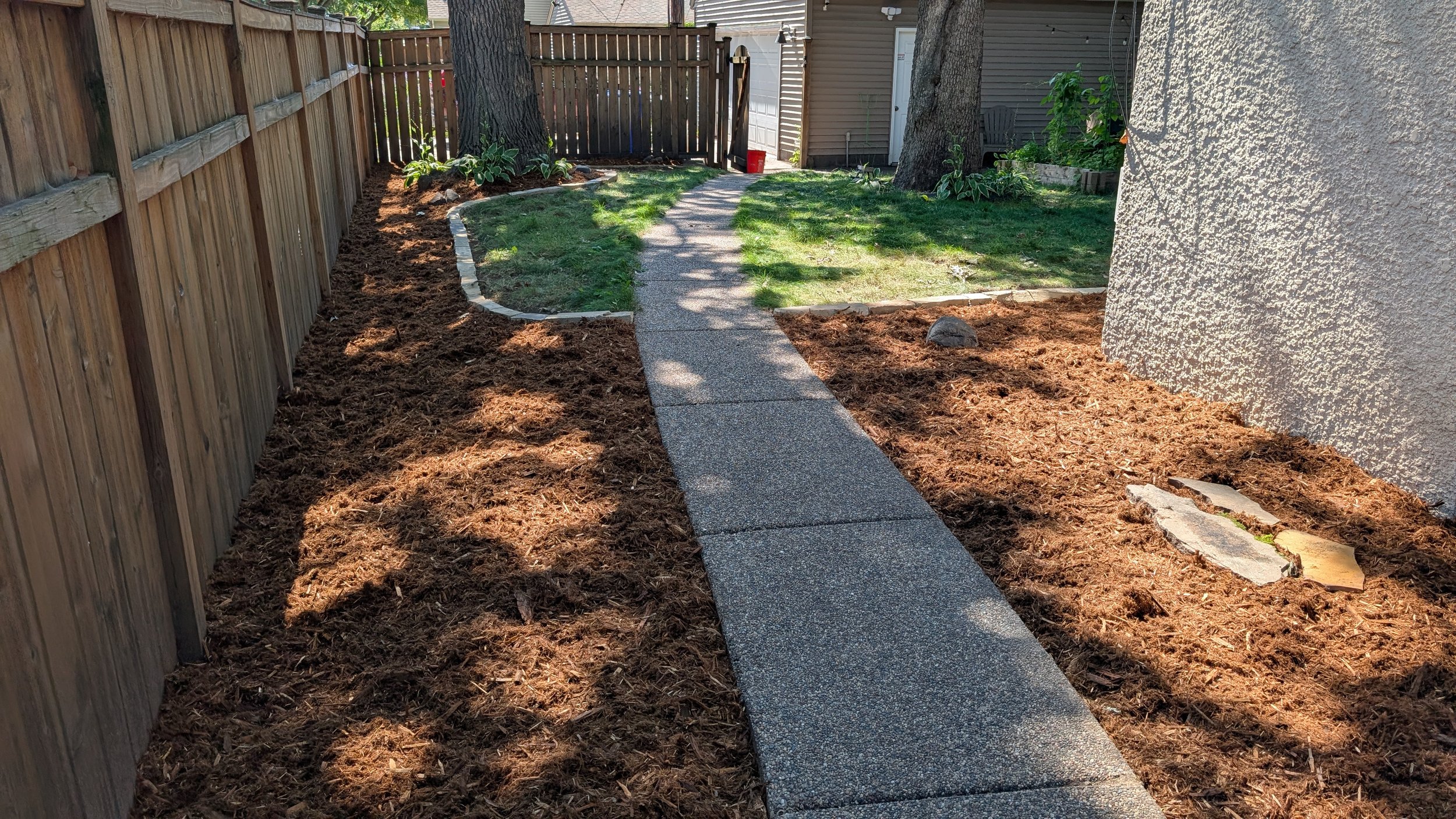 red cedar mulch bed