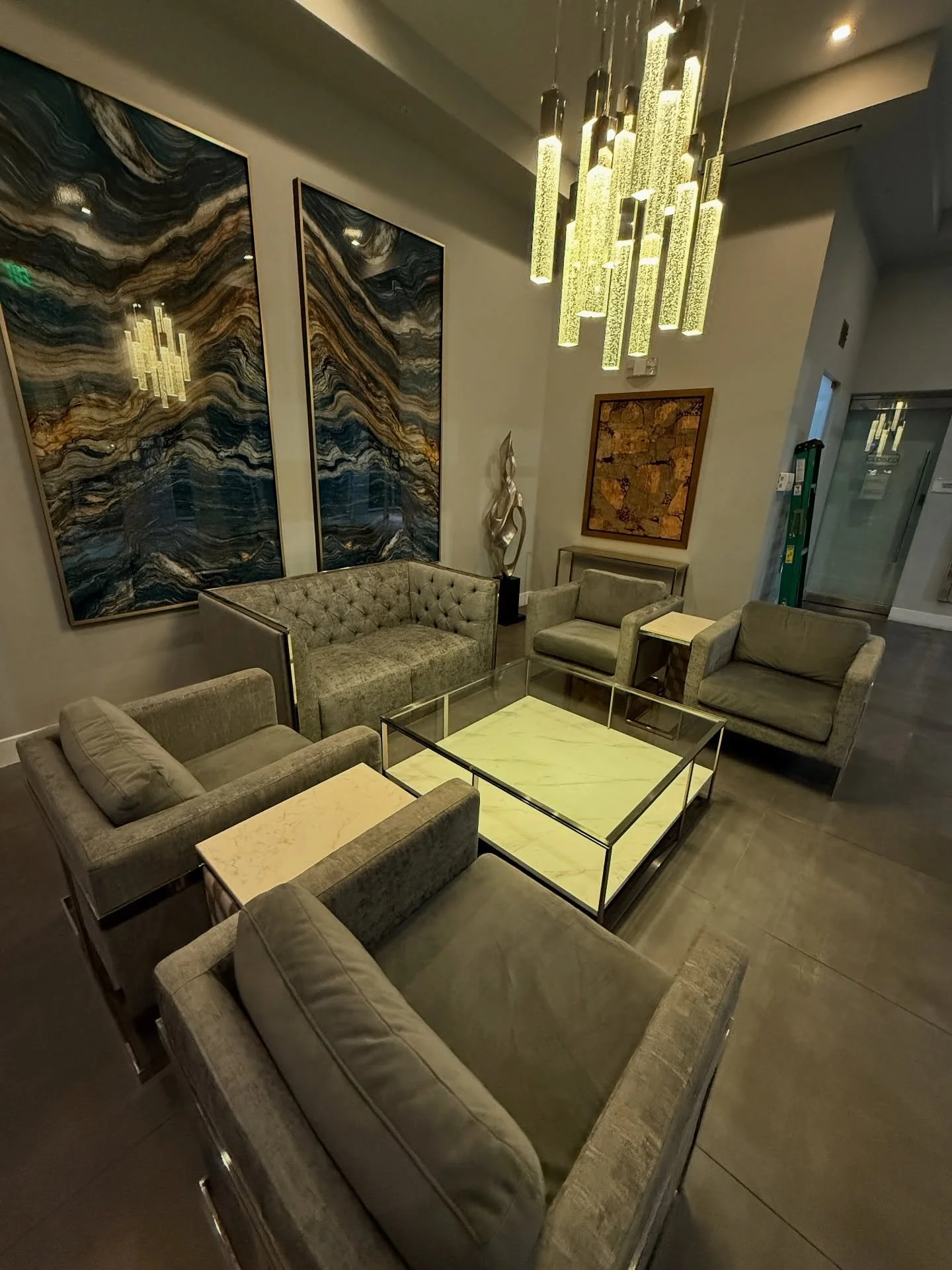 Sparkling clean from top to bottom 🧼✨
Whether it&rsquo;s a single unit or an entire building, we make apartment complexes move-in ready and spotless.

#ApartmentCleaning #PropertyManagement #MoveInReady #CleanApartments #CleanaPro