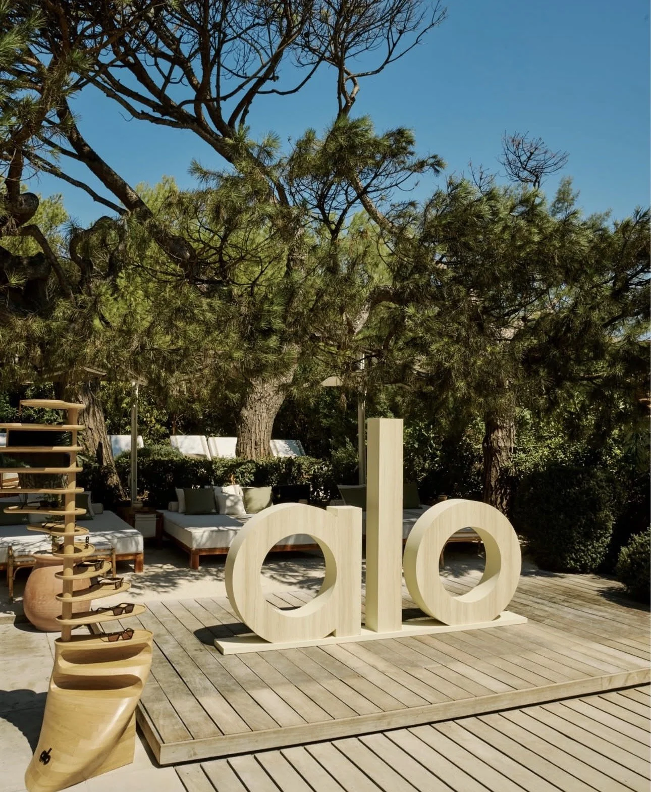ALO: Retail Sunglass Towers