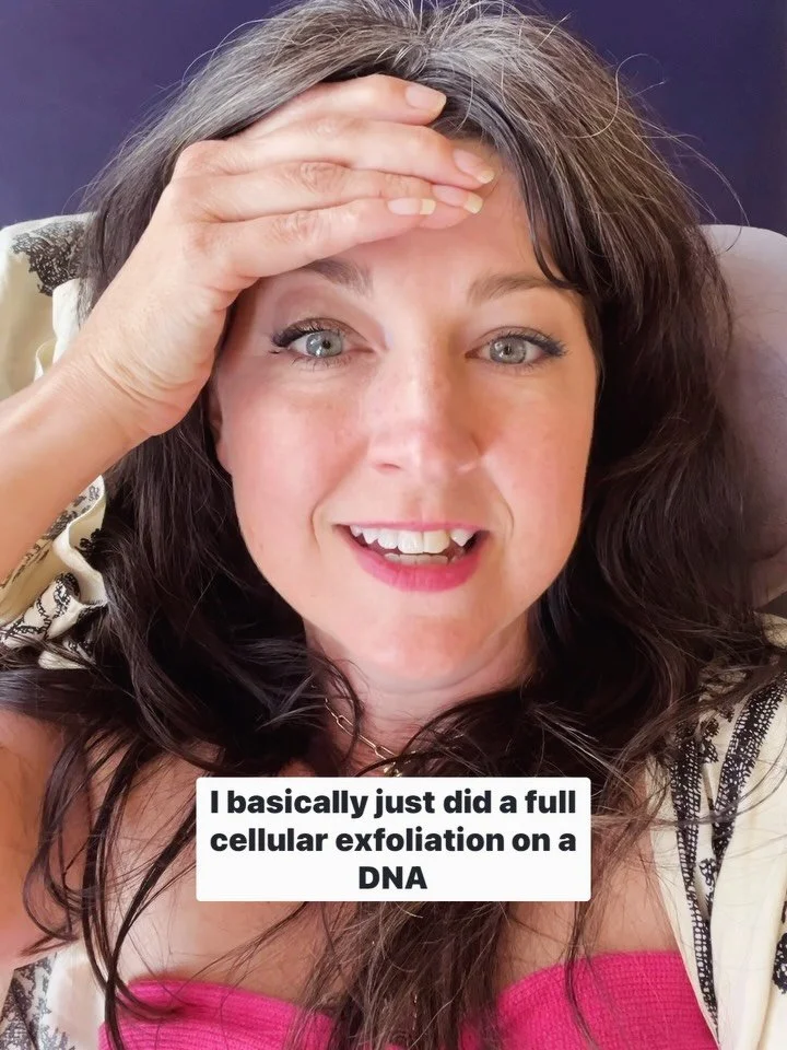 🛑Apparently cellular DNA exfoliations are now A THANG 
and she was GLOWING✨🪄🪩

NBD - I just took my client into the quantum, connected her to the last 8 generations of information encoded in her cells (DNA is a hard drive🧬)

💥Gave permission to 