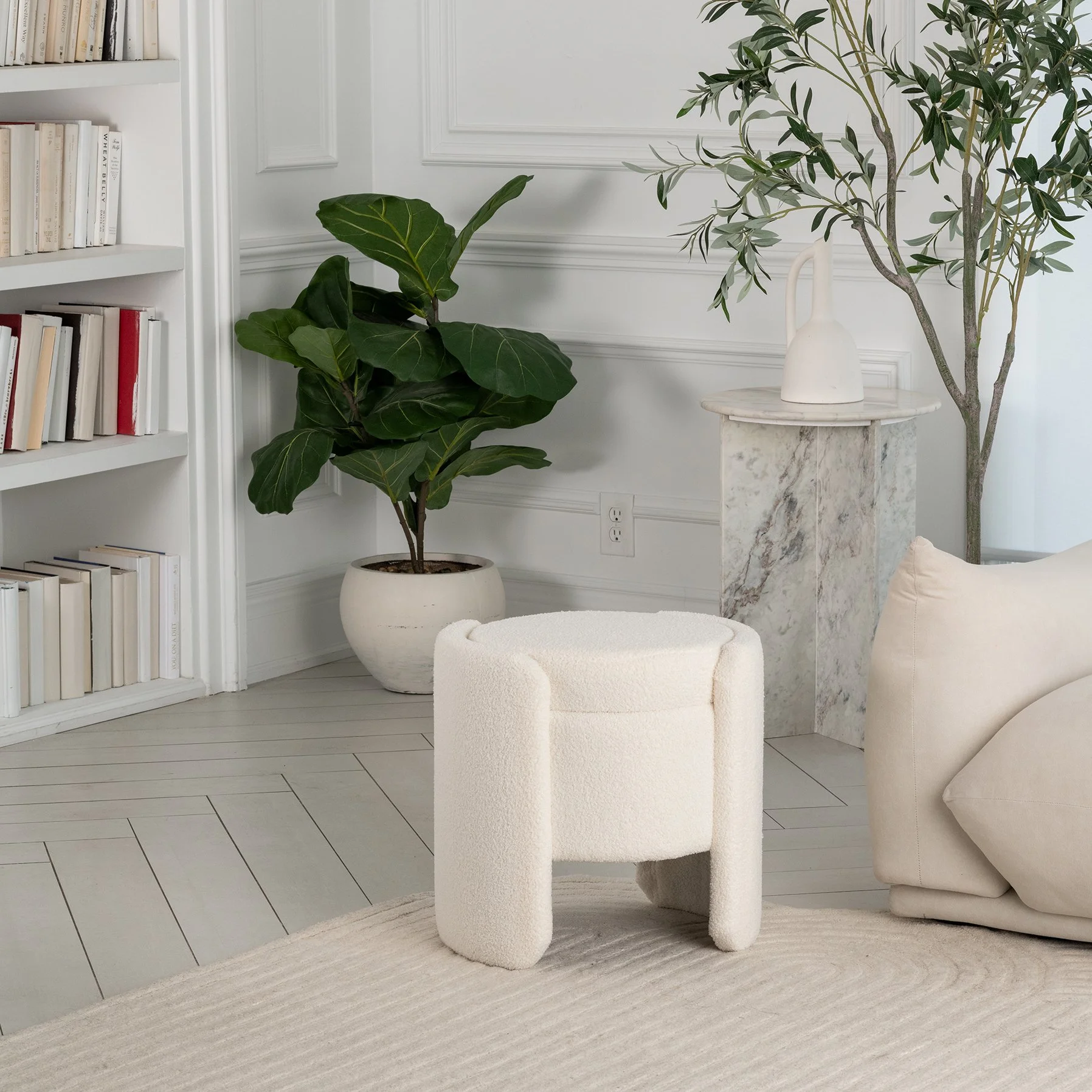 RM Cassian White Lifestyle 1.jpg