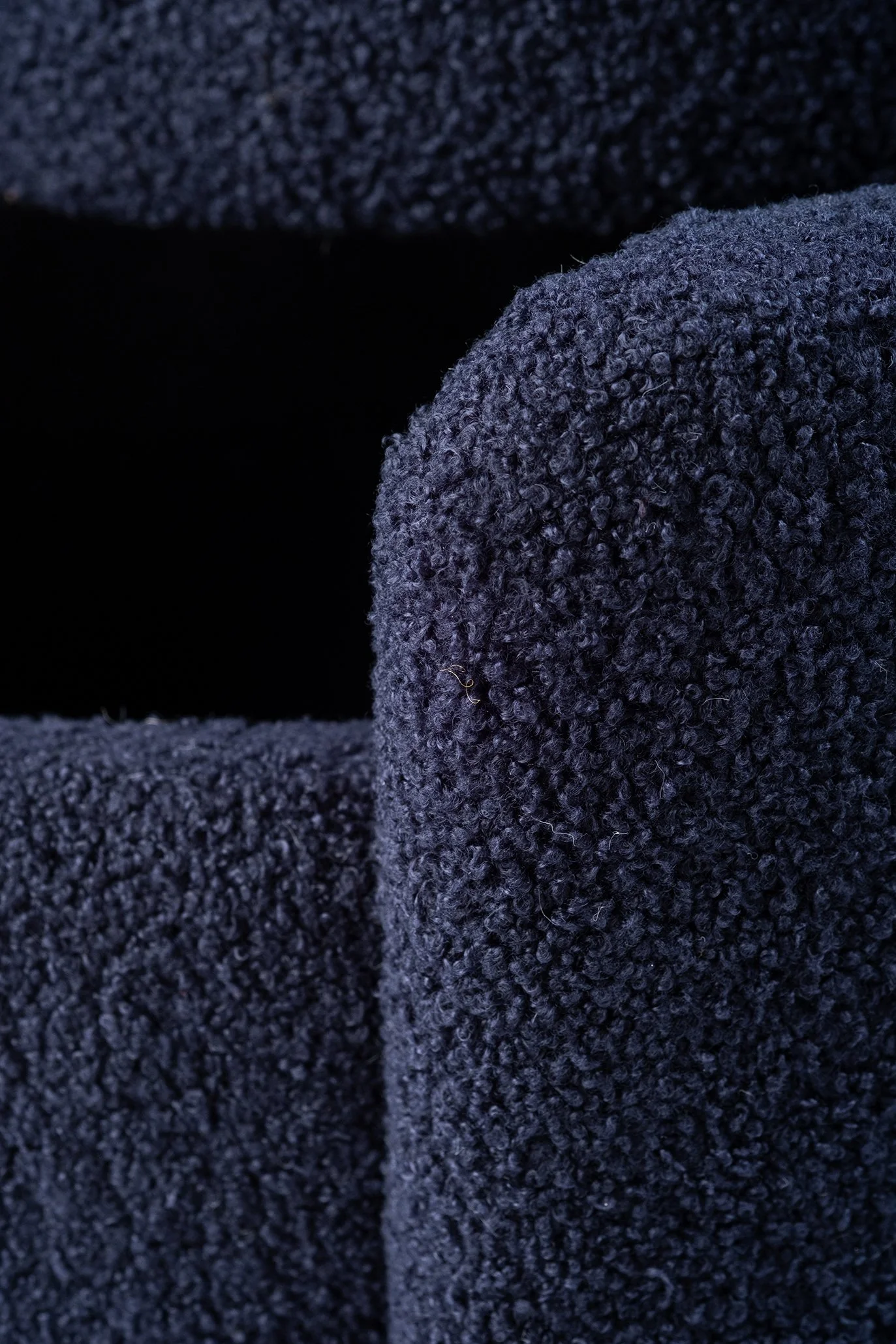 RM Cassian Midnight Leg Macro.jpg