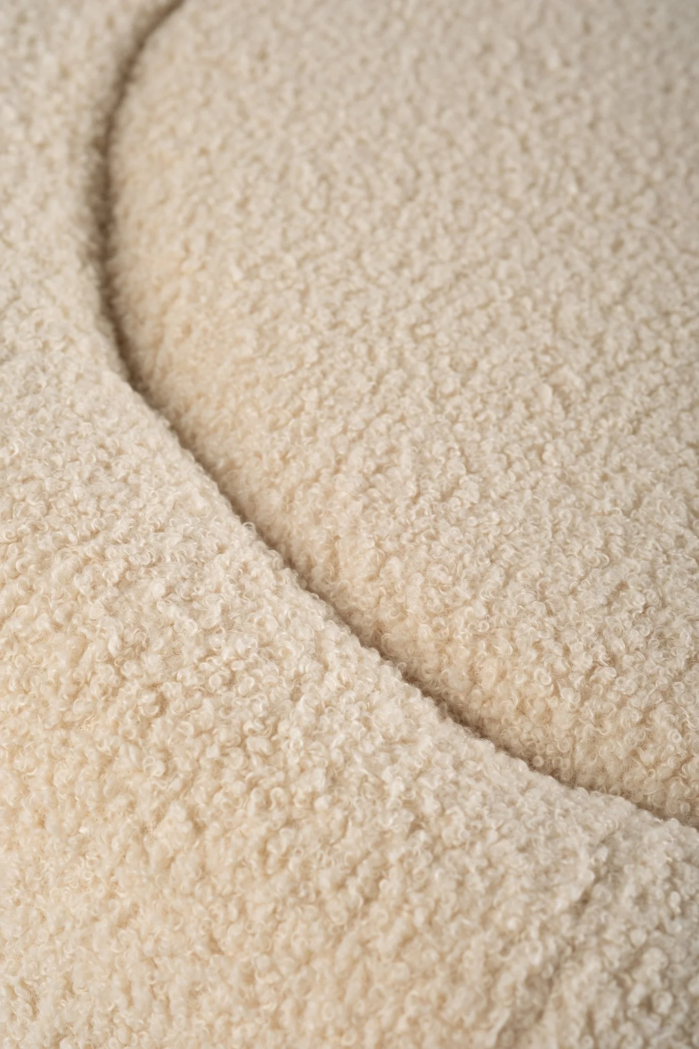 RM Camelot Beige Seat Macro.jpg