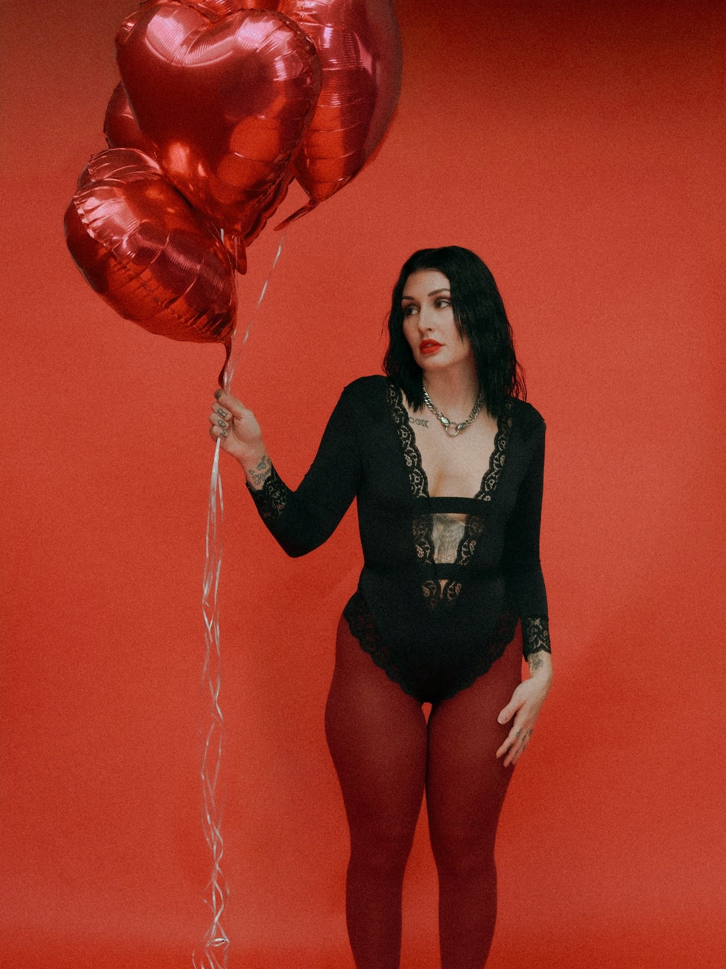 Everything that i love will destroy me in the end.

So i break my own heart, over and over again. 

📸: @ashleypodolakphotography 
📍: @opyastudios 

self portrait, portrait photography, creative, artist, pittsburgh artist, pittsburgh model, aestheti