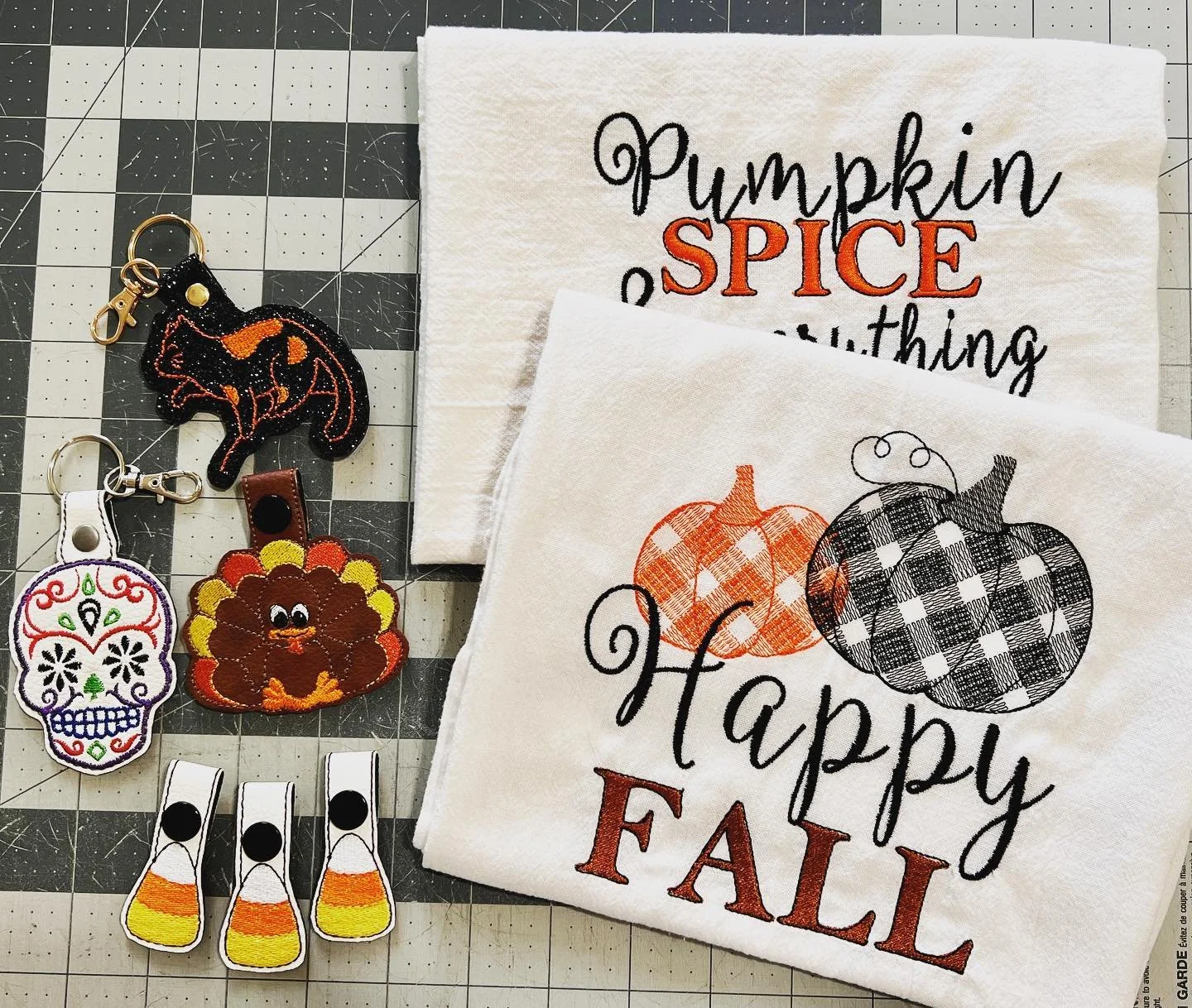 More Fall items coming to the website!! There will be 5 towel designs to pick from 😍🍂🍁
.
.
.
#bishascreations #itsjustmyhobby #embroidery #autumn #fall #halloween #ilovethisseason #handmade #diy #oneofakind #falldecor
