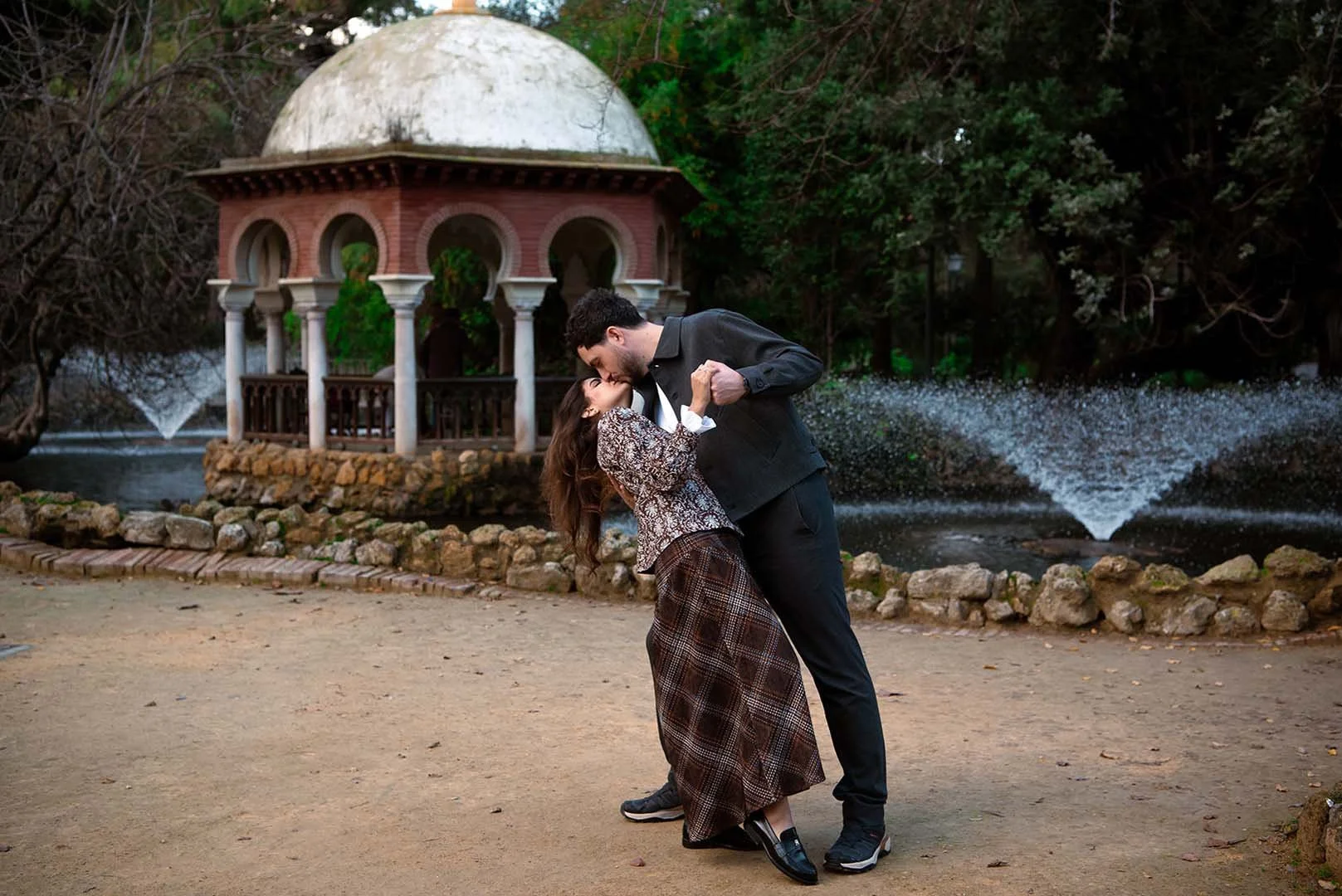 A cinematic kiss in Seville's Maria Luisa Park.