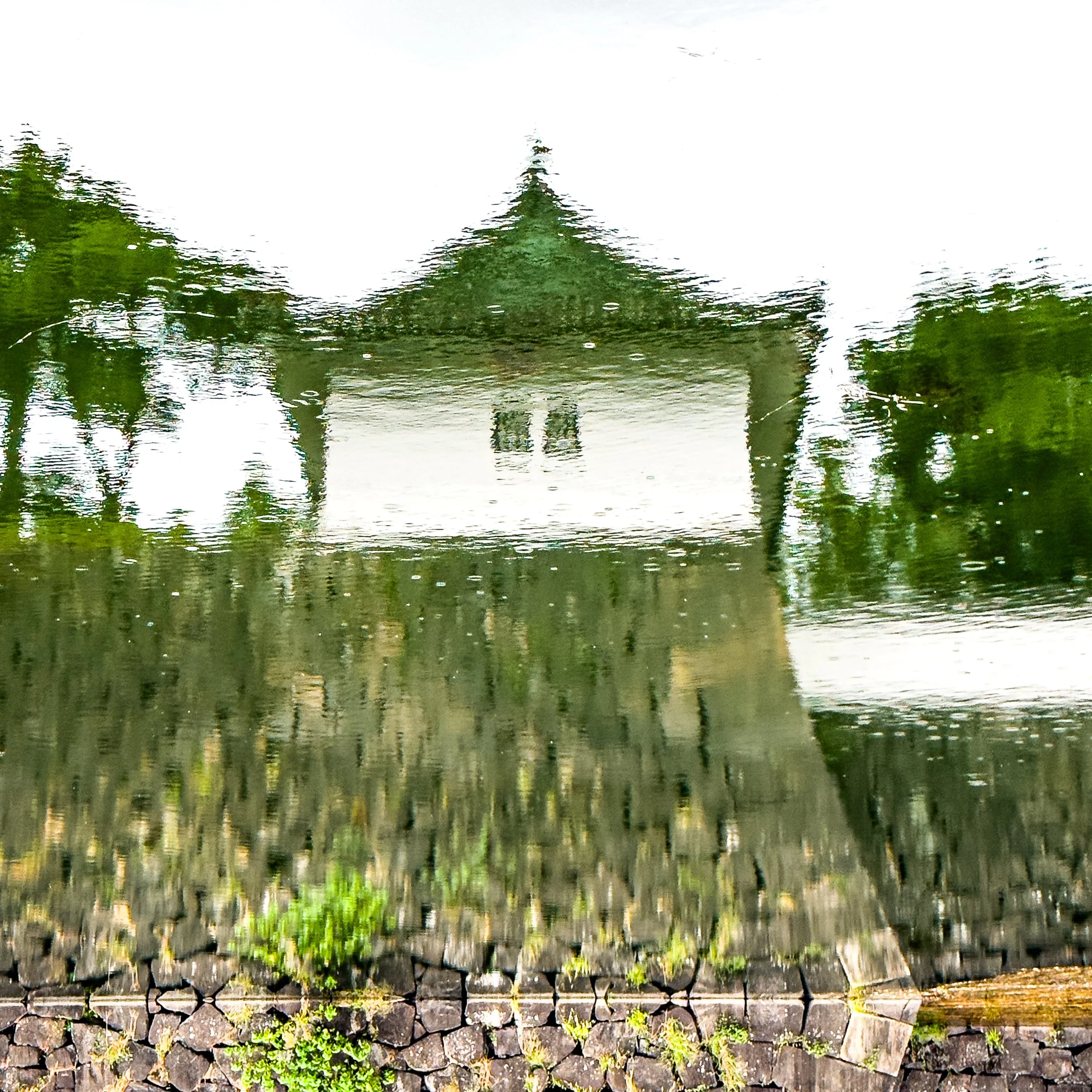 Hasuikebori Moat, Tokyo.jpg