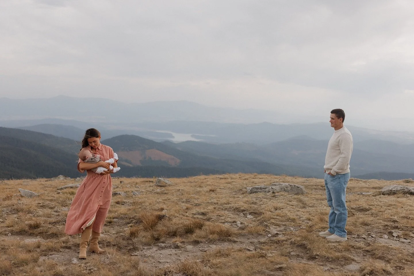 My Thursday night consists of these cuties on my editing screen while I cook dinner and sip a Diet Coke. This is the good life 🥰
.
.
.
.
#familyphotoshoot #pnwphotography #spokanewashingtonphotographer #spokanephotographer #idahoweddingphotographer 