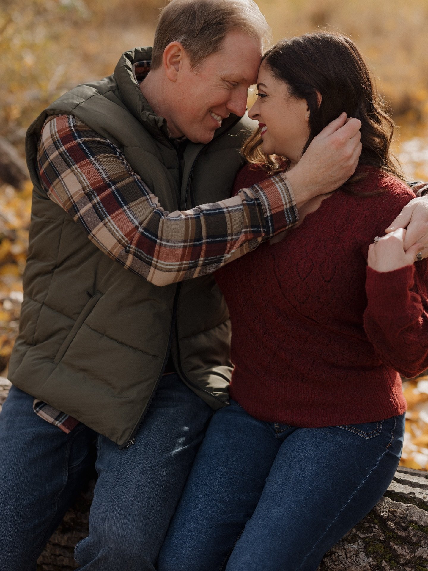 Spent this last weekend with the sweetest people, the warmest sunlight, and all the cozy fall feels. Here are a few of my favorites 🍂💛
.
.
.
#fallphotos #fallminisessions #fallfashion #familyphotoshoot #couplesofinstagram #spokanephotographer #waph