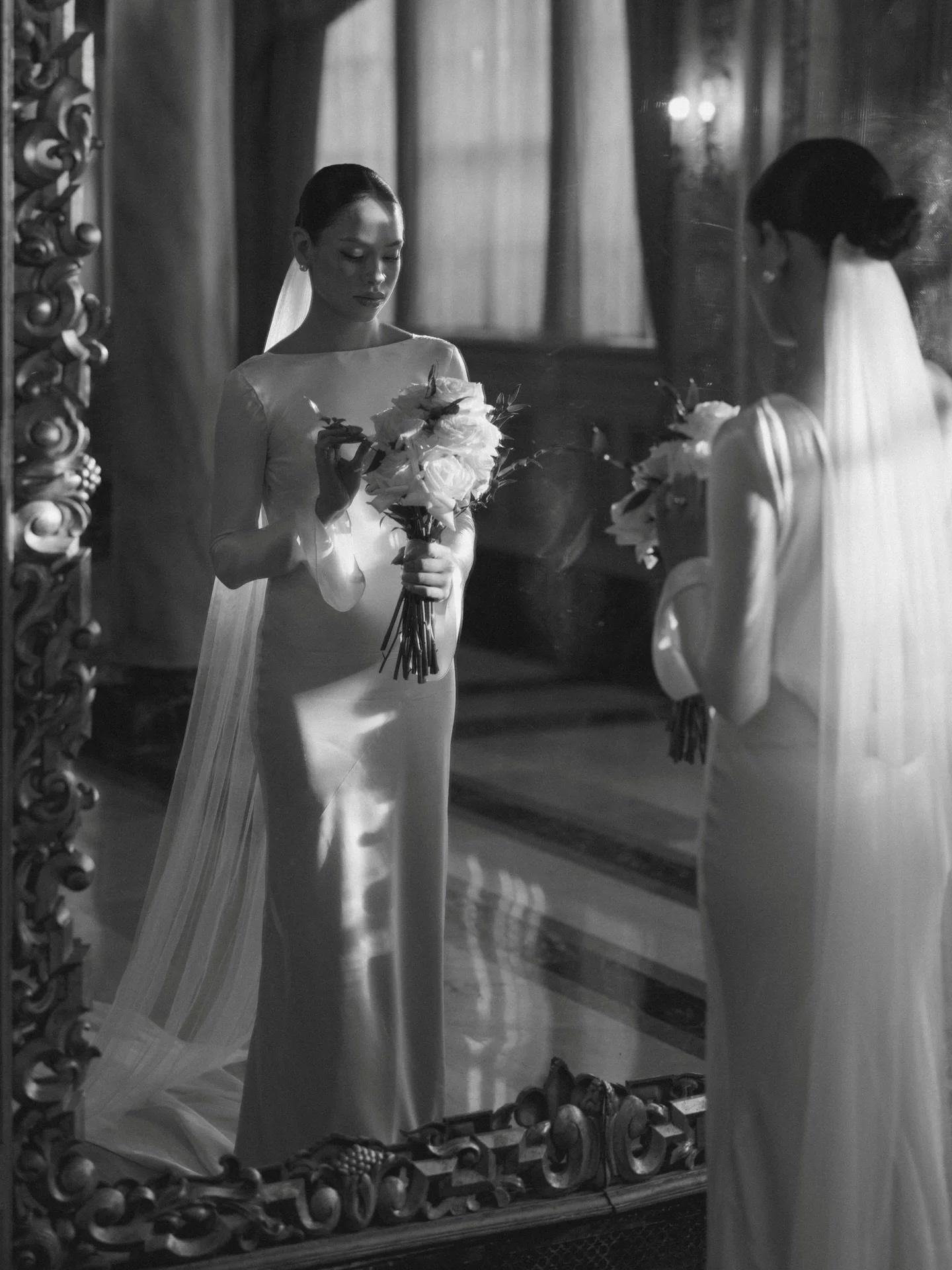 One thing about me is I will always be obsessed with the black and white images from your gallery. They tell a story, and that&rsquo;s the whole point 🫶🏻
.
.
.
#blackandwhitephotography #weddingphotographer #pnwweddingphotographer