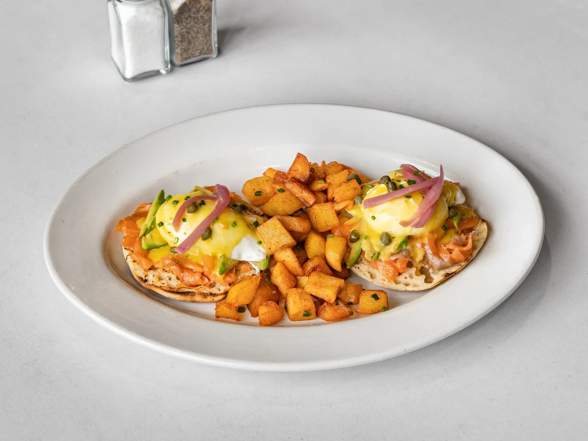 FarmersCafe_HomeSmokedSalmonBenedict.webp