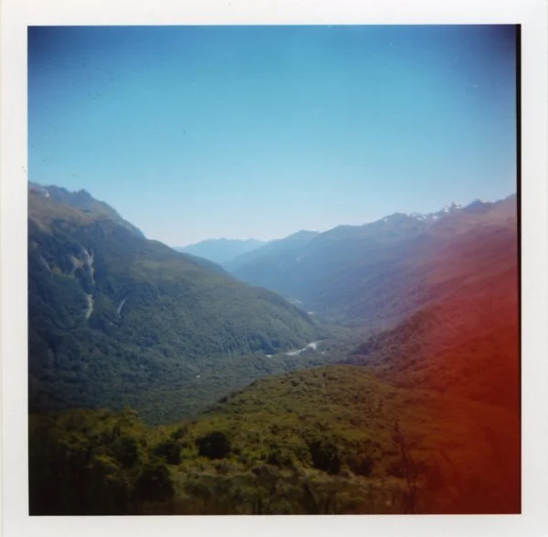 Holga_2010045_a_e.jpg