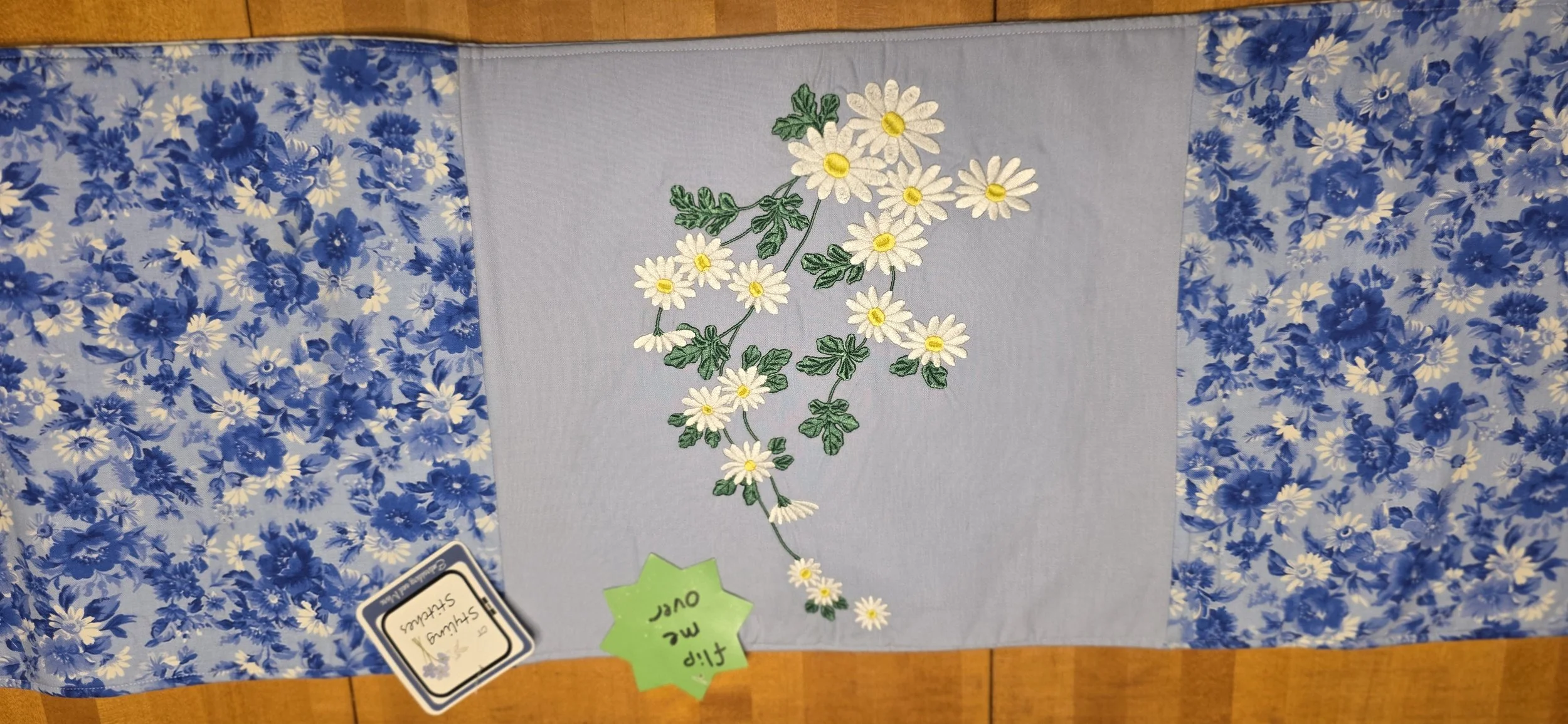 Reversible daisy and hydrangea floral table runner 11x51