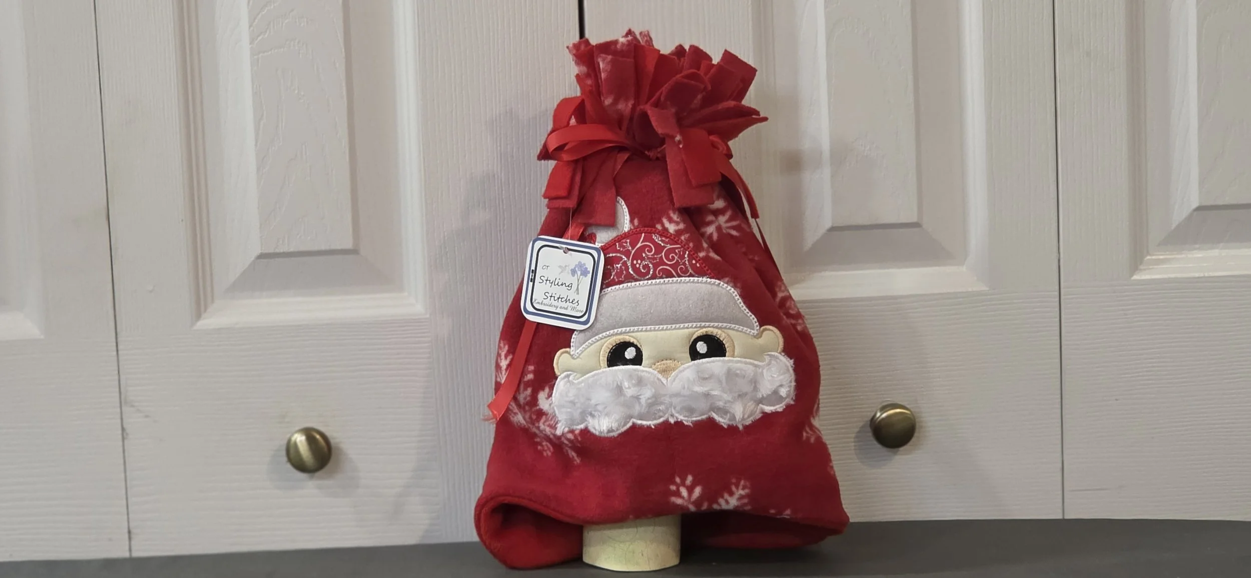 Santa peeper embroidered hat adult large