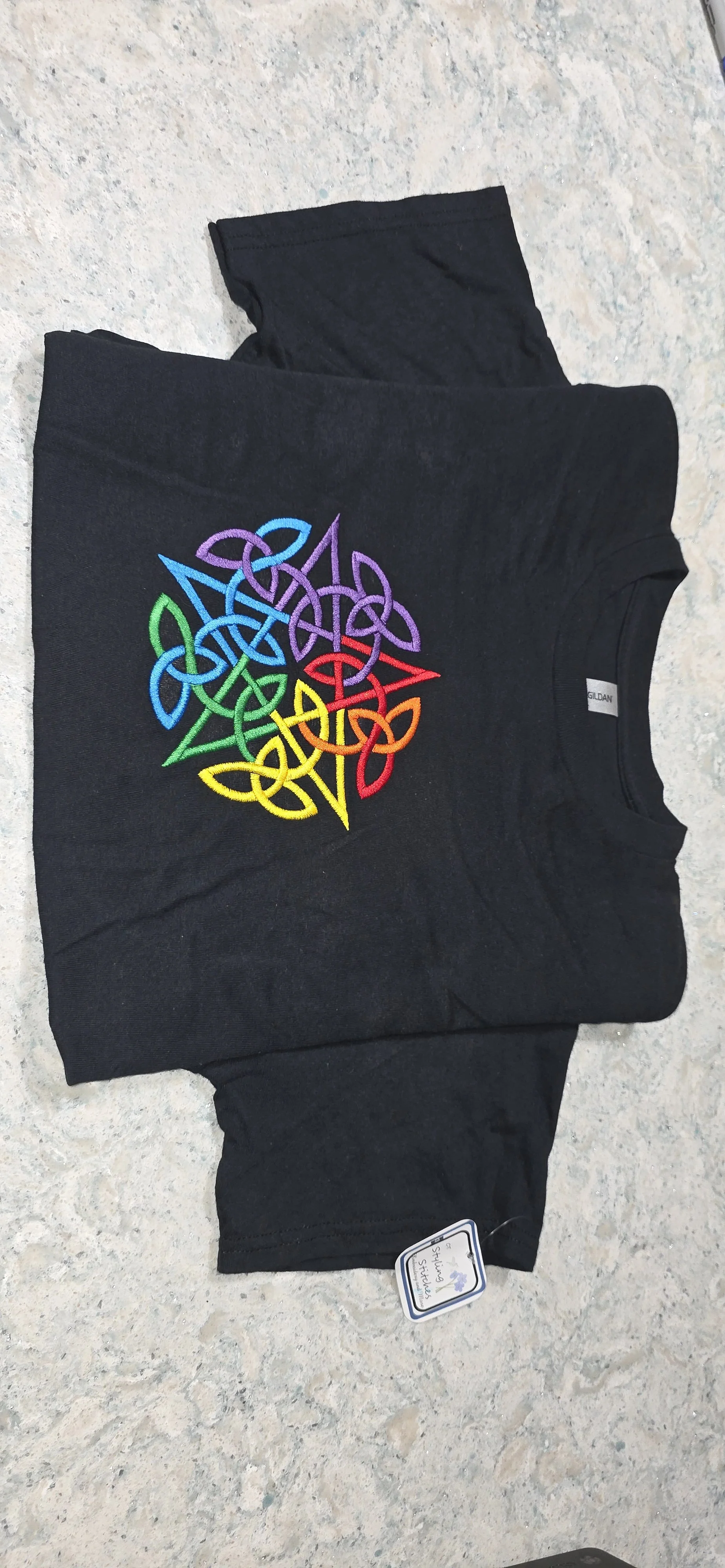 Emroidered T shirt Large Guildan
