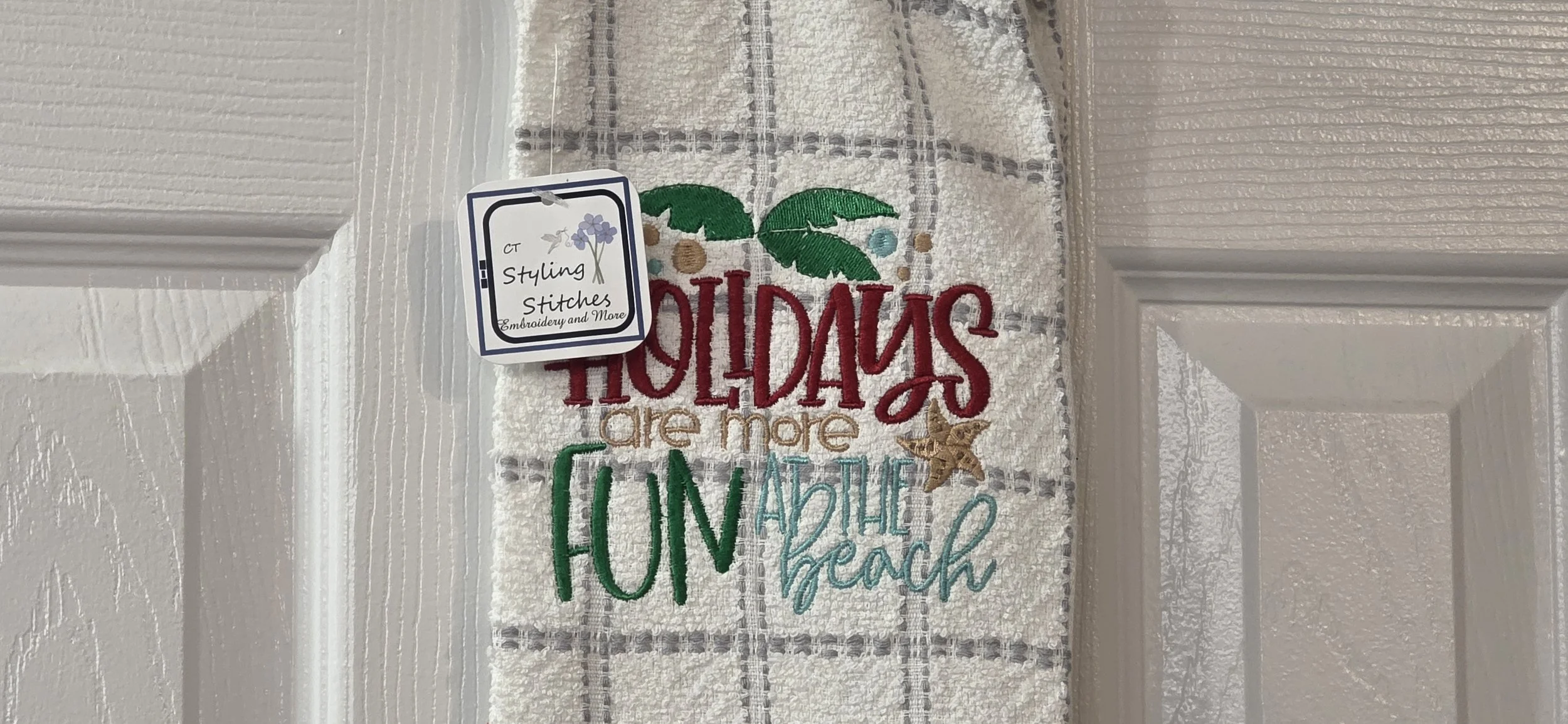 Embroidered kitchen towel hoildays at the beach