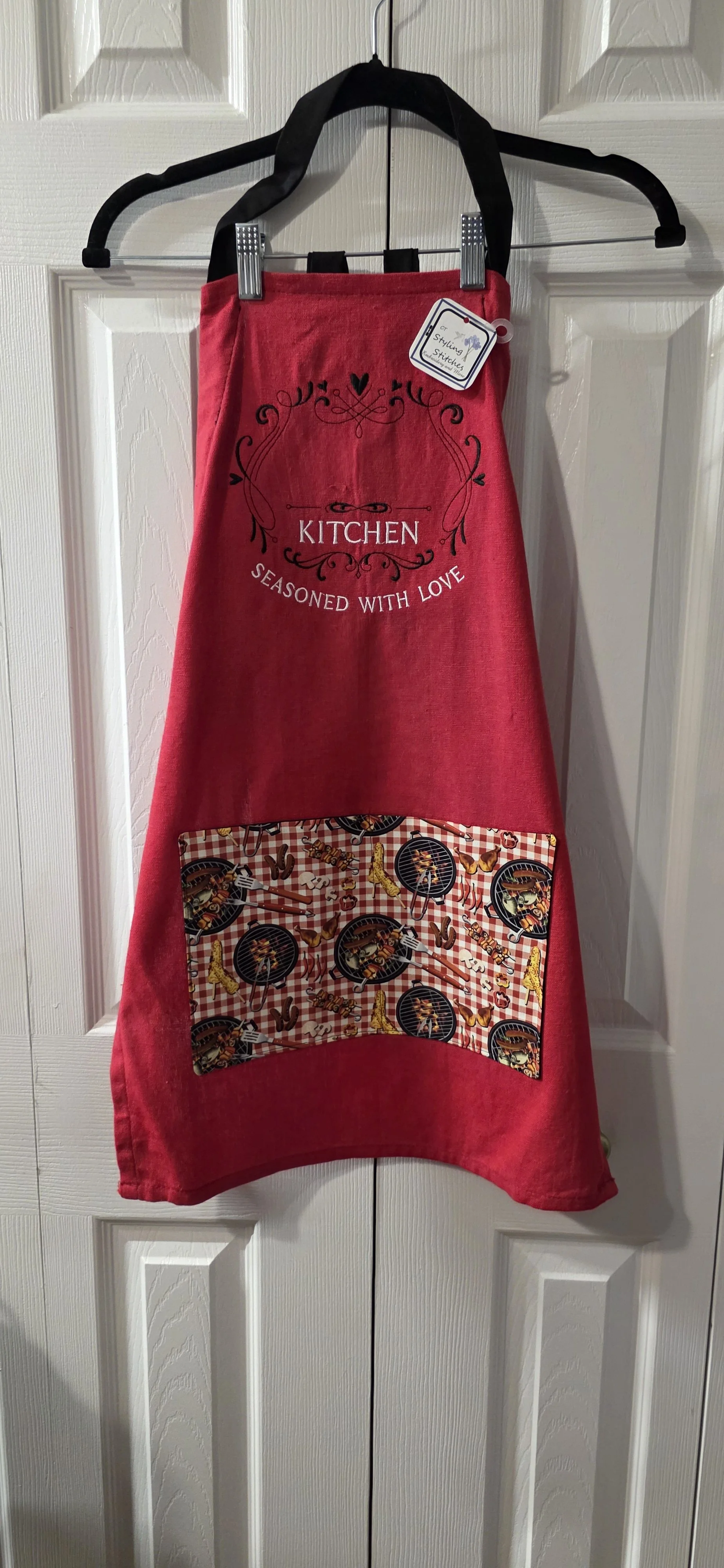 Adjustable tea towel apron red with BBQ cloth pocket. Customize with a name at an additional cost.