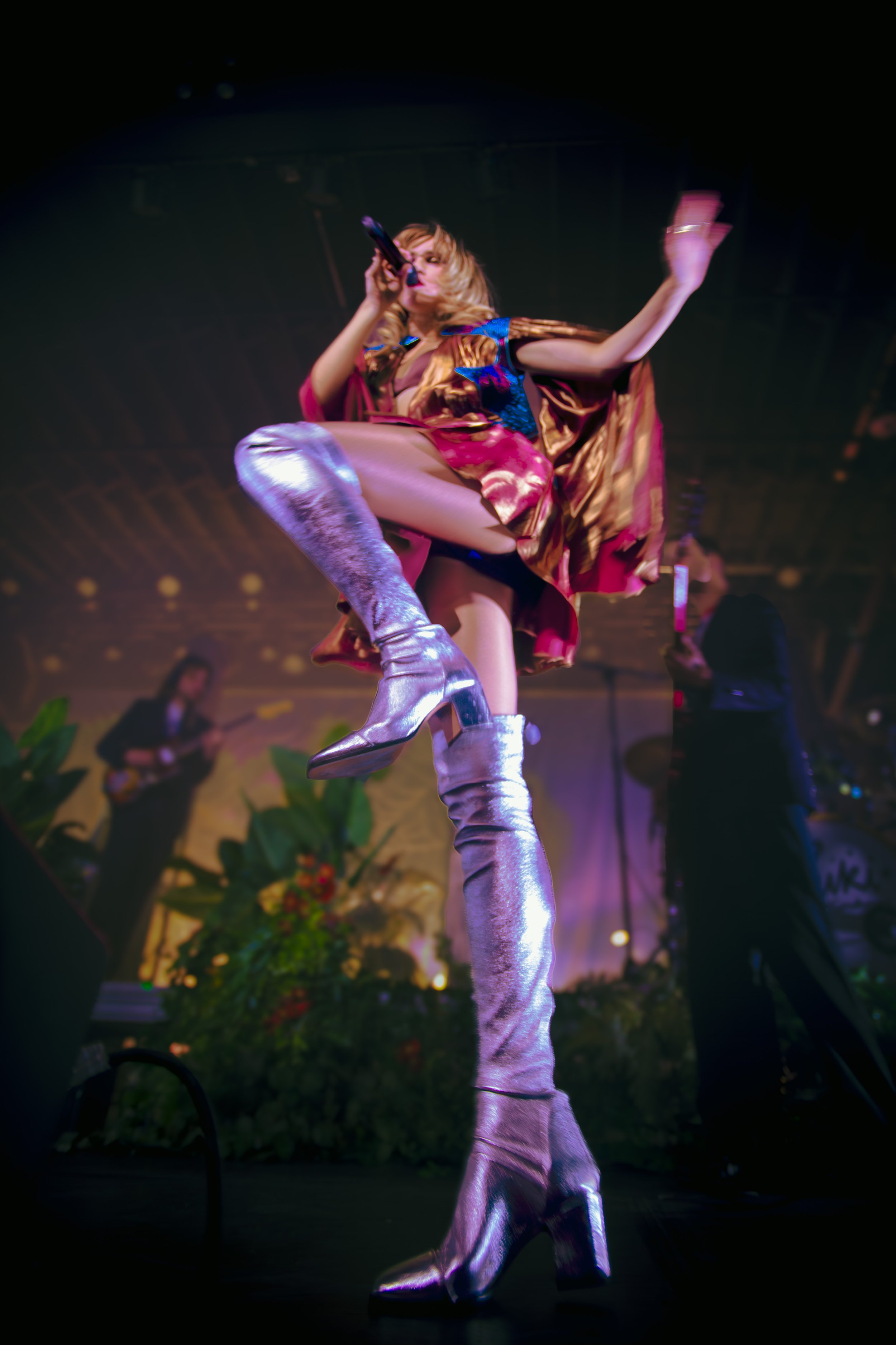 Suki Waterhouse-11.jpg
