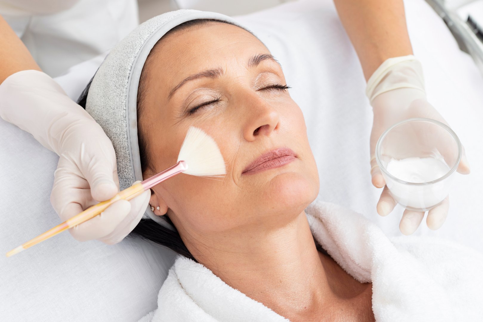 A Haven for Sensitive Skin: The Art of Oncology-Safe Facials