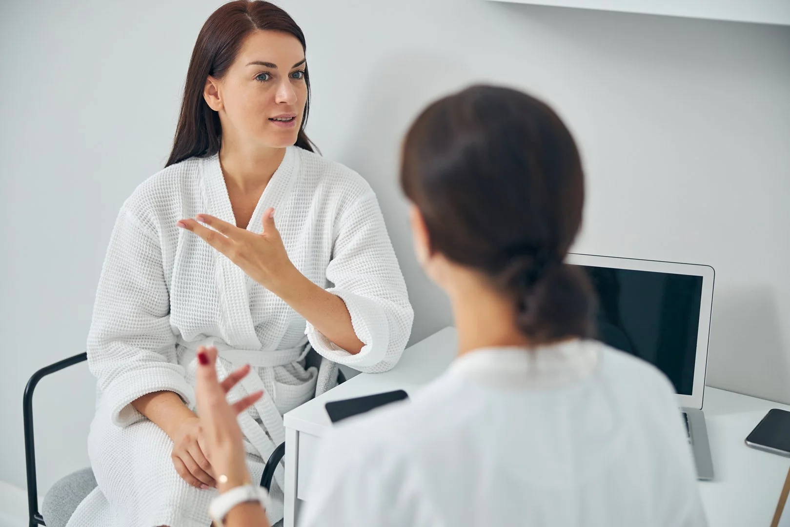 The Distinctive Care of an Oncology-Trained Esthetician: Expertise for Fragile Skin</span>