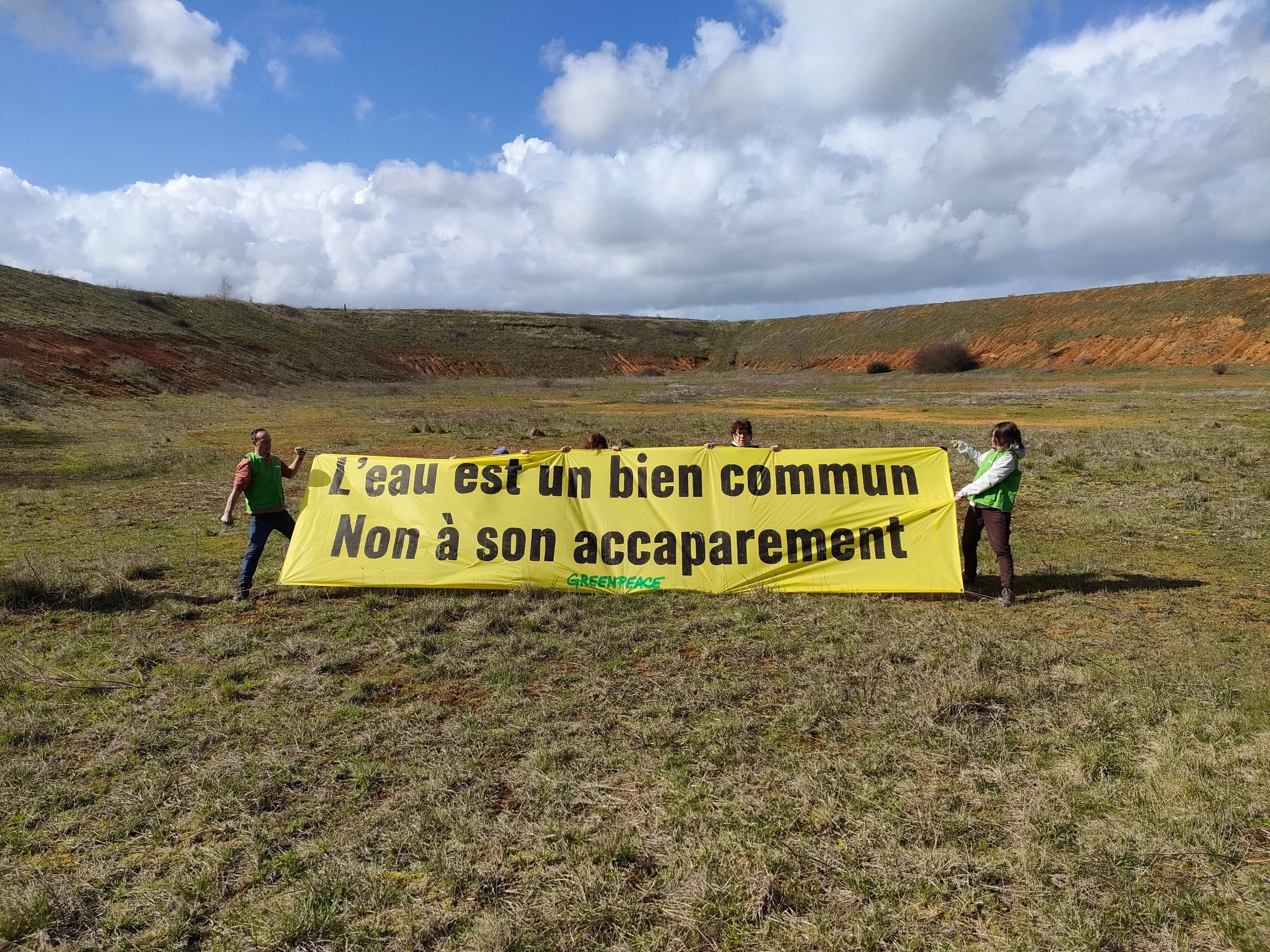 Derrière les reculs écologiques du gouvernement, la volonté de faire taire un monde à venir