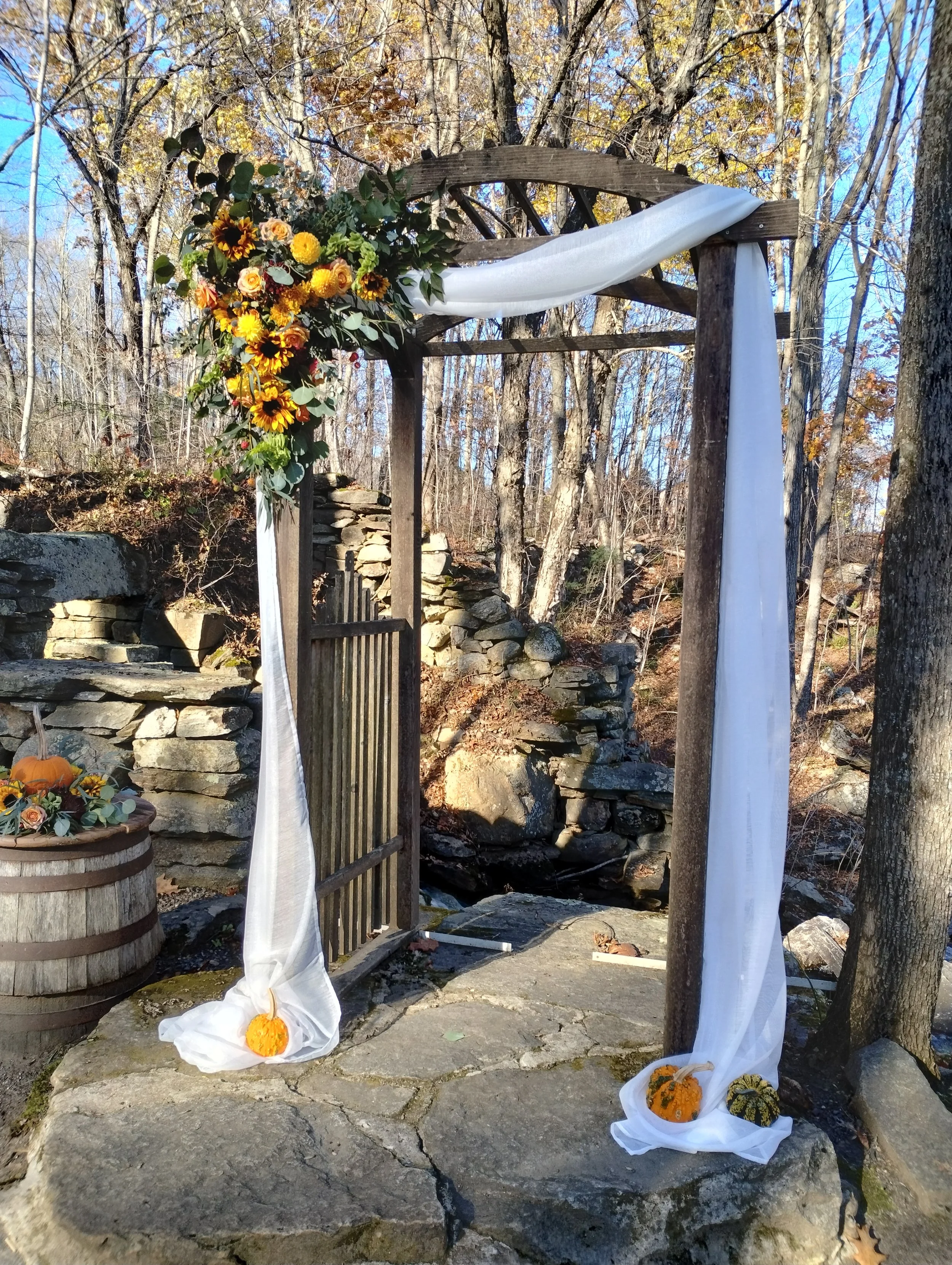 Fall ceremony arch decor