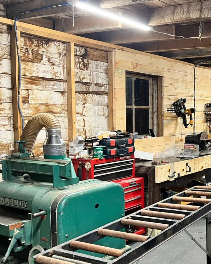 We transformed a family barn into a fully equipped woodworking space.