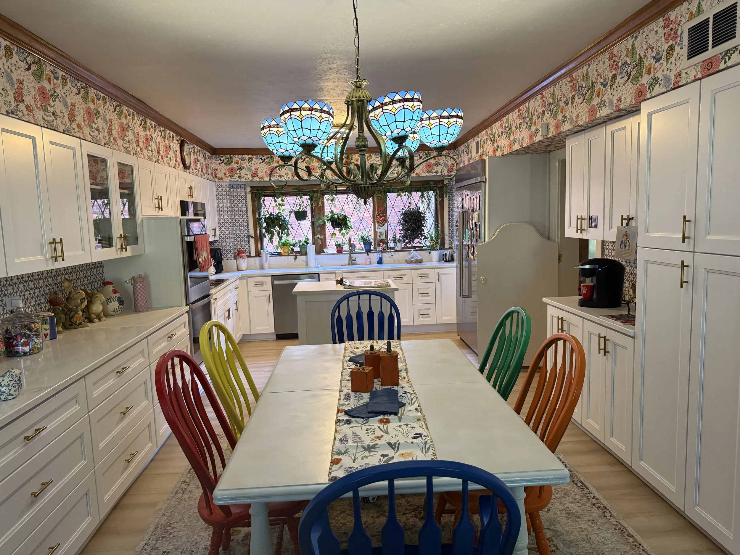 A finished picture of a kitchen and dining room remodel in Charlestown, Indiana 47111