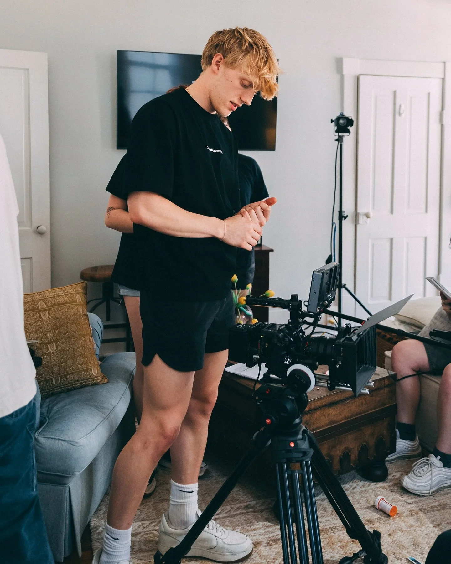 seeing life through glass 

BTS courtesy of @pictureschmitz @maticmaximus