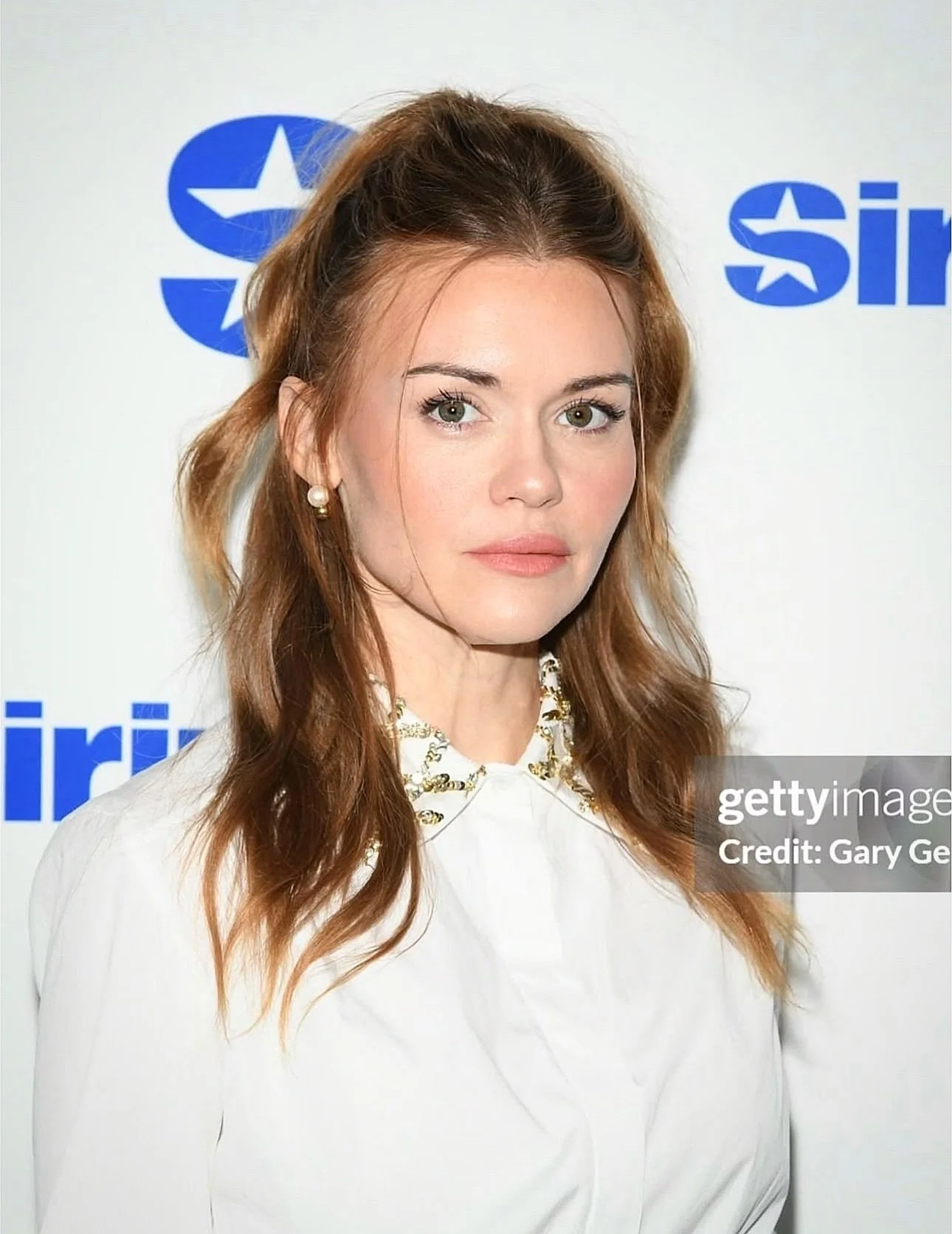 @hollandroden x @siriusxmpodcasts @casualsthepodcast 
.
.
.
.
#kylehugobeauty #feelingbeautifulcollection #holidaytouchdown #holidaytouchdownabillslovestory #redcarpet #hollandroden #hallmark #hallmarkchristmasmovies #khbproducts #kylehugobeautyprodu
