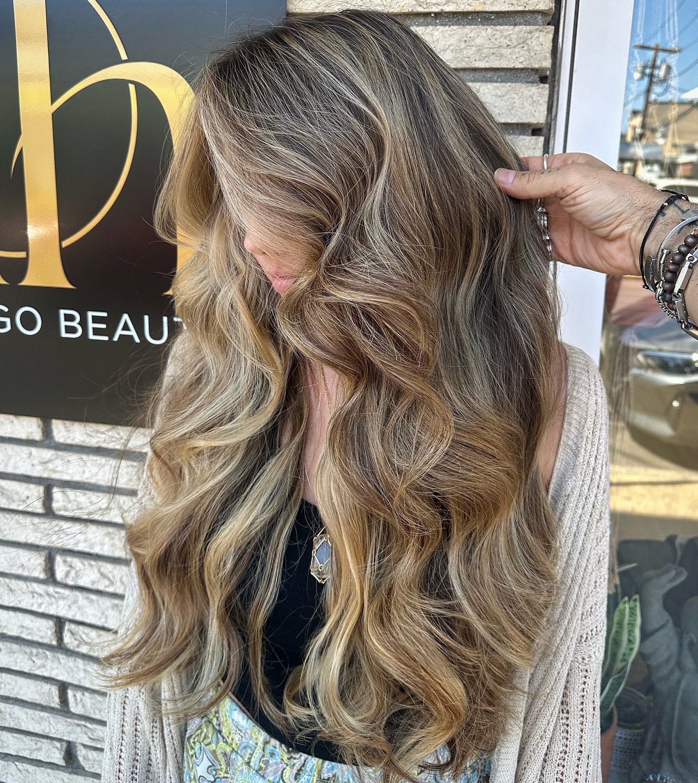 ✨GOLDEN SAND✨
.
.
.
When you sister @nikkirosecalabrese_  literally has hair of a goddess