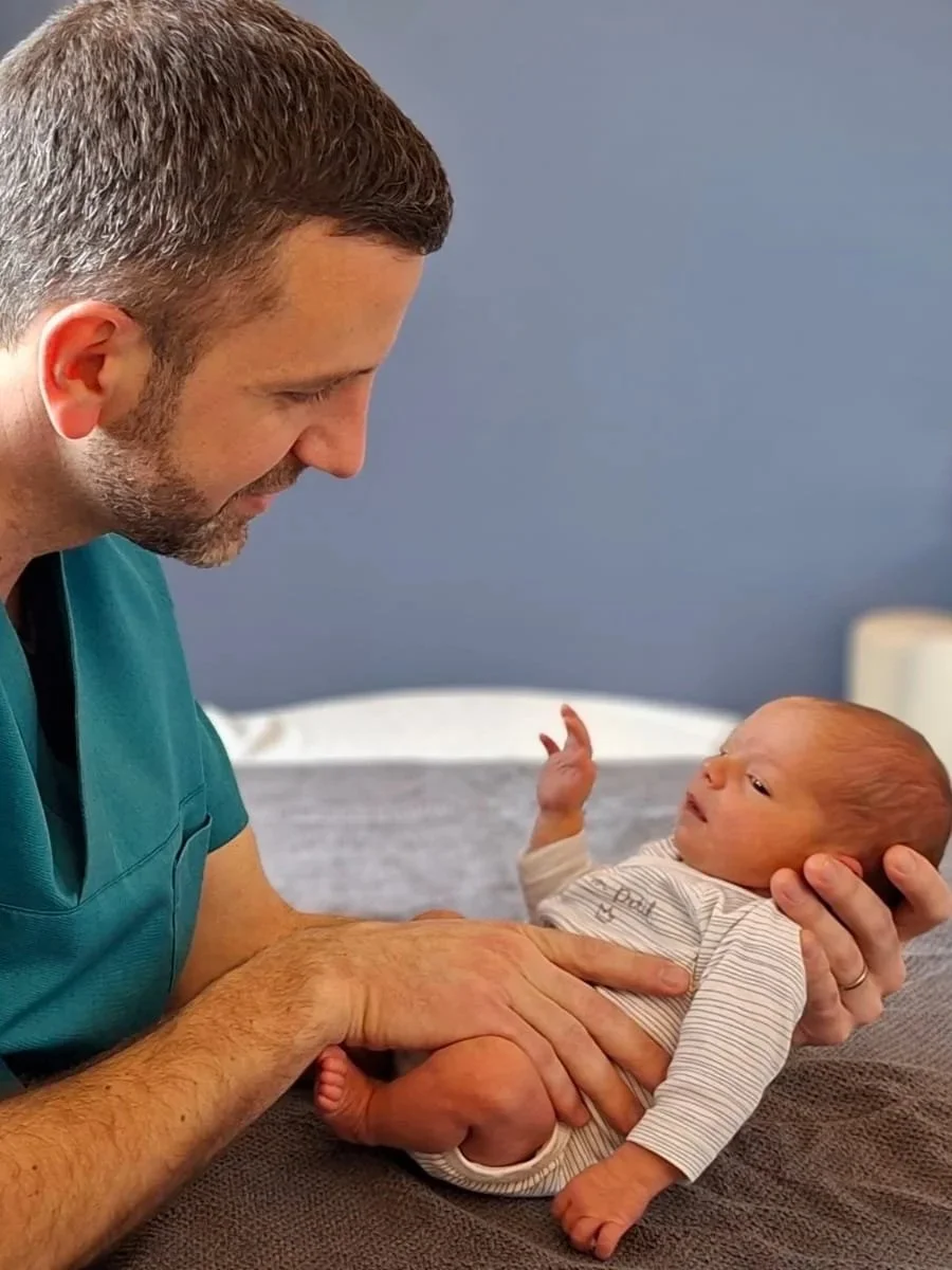 Cabinet d'ostéopathie du Nourrisson et pédiatrique David Savasta au Pôle Santé de Chirens.