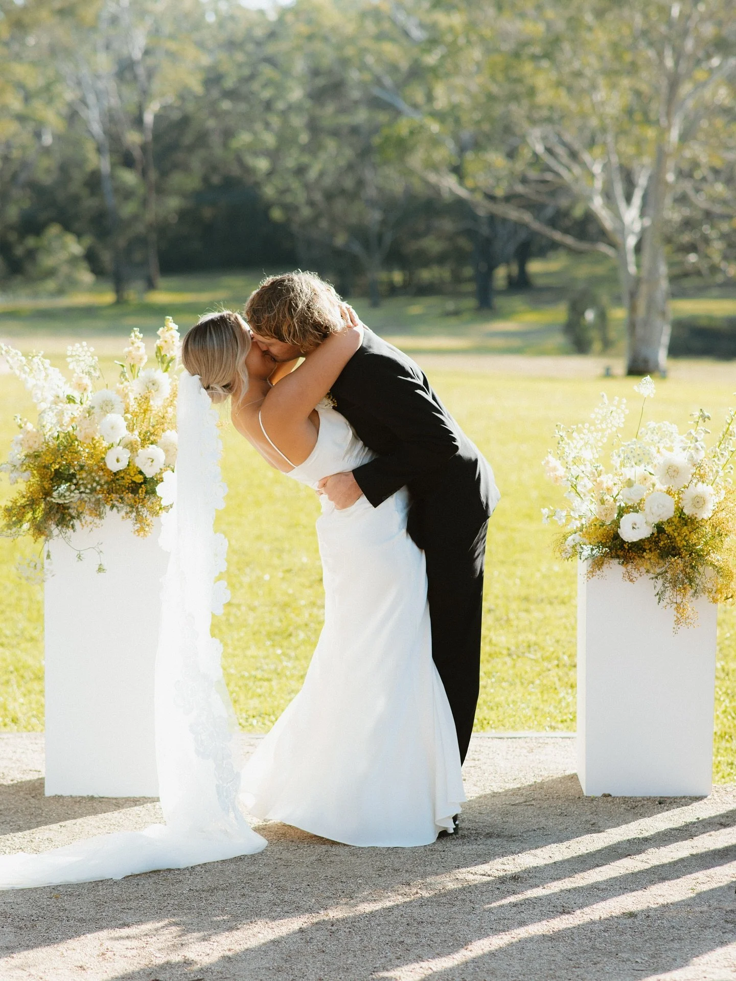 We&rsquo;re here for a good time AND a long time too 🤪🍾✨

Venue @worrowing 
Photos @letscapturemedia 
Celebrant @konnubialsxkiki 
H&amp;M @bridesbyceleste 

#sydneyflorist #southsydneyflorist #sutherlandshireflorist #flowers #weddingflowers #floral
