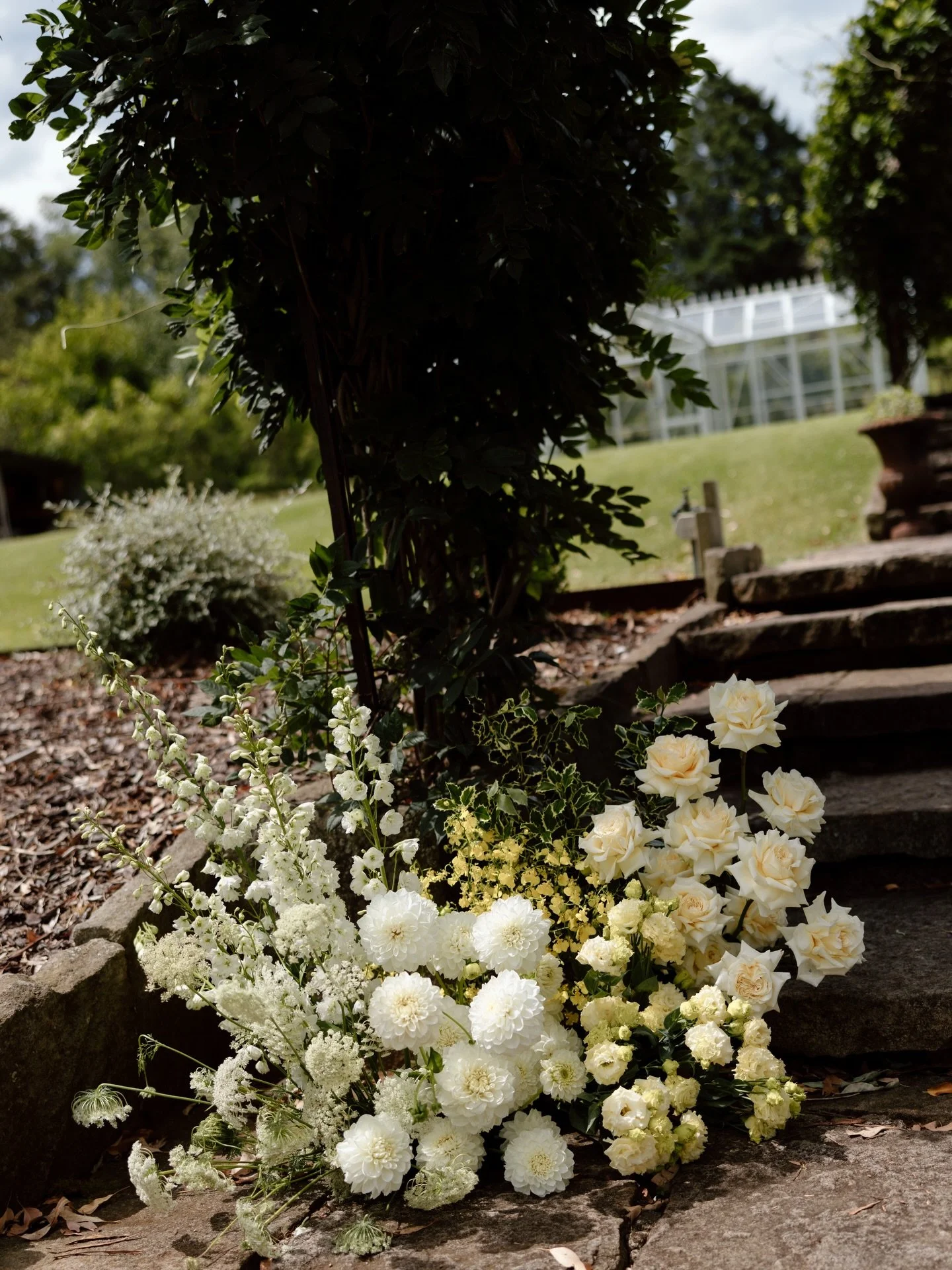 Bits from Michelle &amp; Angus&rsquo; ceremony 💛💛💛 Definitely one for the memory books.. she was a scorching 39 degrees 🔥🔥🔥 

Photos @mattashton_photo 
Venue @thehomesteadberry 

Hot-weather bride tip: floor arrangements are your best friend on