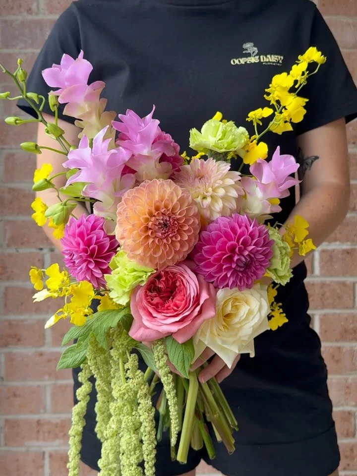 Proof that a bouquet can absolutely steal the spotlight ✨