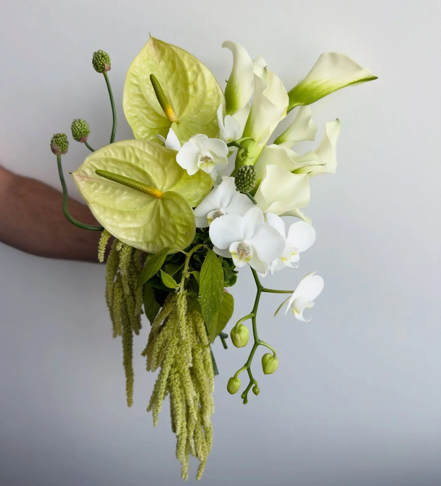 Maddie&rsquo;s bouquet 🤍
Sculptural, modern, and just that little bit extra&hellip; 😉