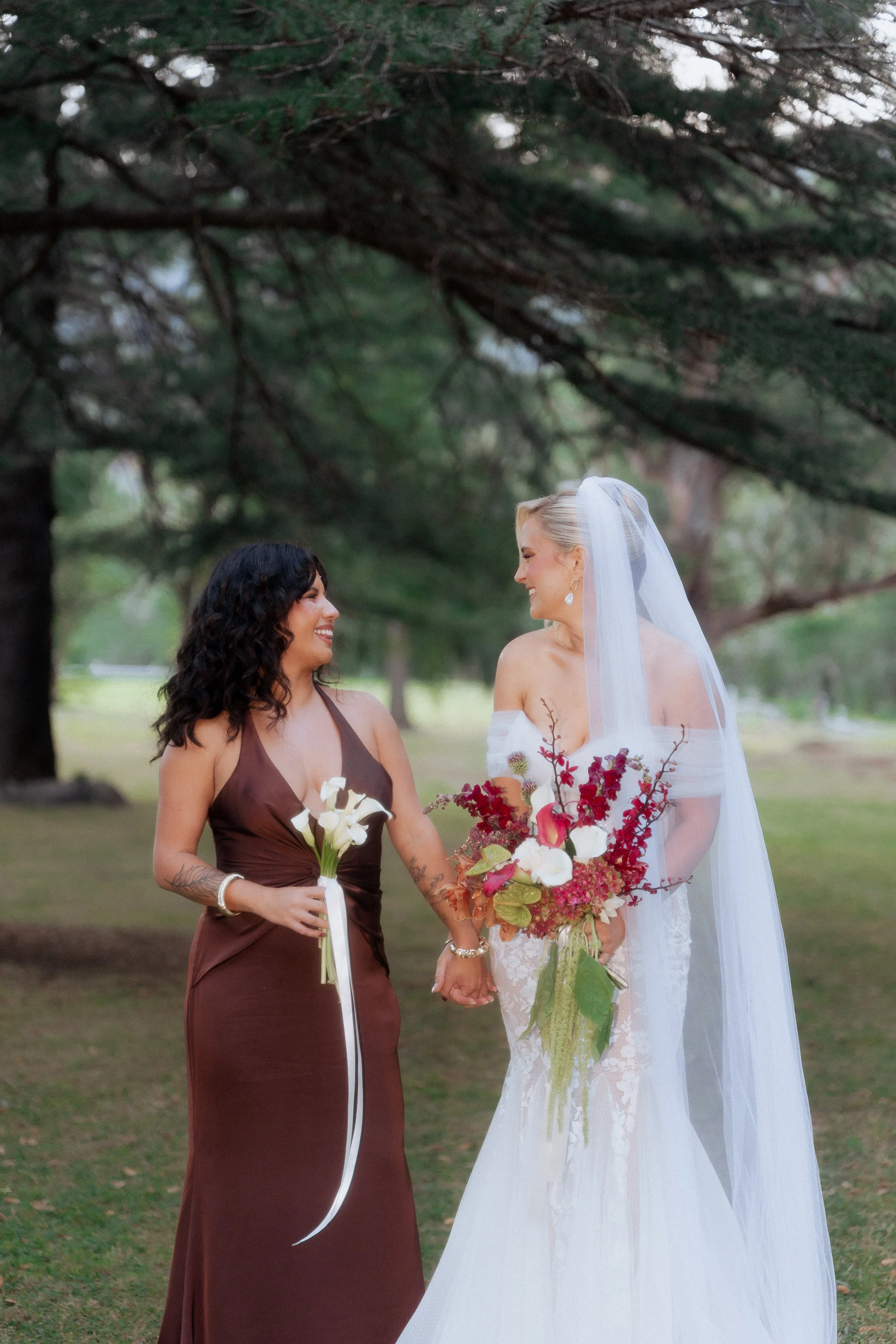 Chic modern bridal party bouquet at The Lodge Jamberoo