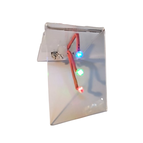 Ein selbstgebautes elektronisches Gerät mit LED-Lichtern in Rot, Grün und Blau, montiert auf Plexiglas