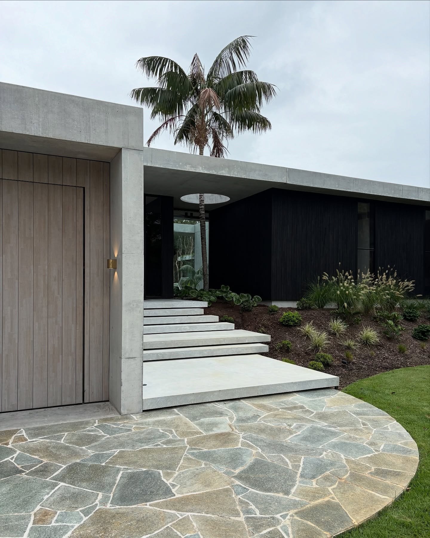 Crazy paving completed at NOJOOR. 

Builder - @basalt.constructions 
Architect - @hive_architecture 
Stonework - @firstpointmasonry &amp; @liam.guthrie.stonework 

#stone #stonework #stonepaving #crazypave #stonecrazypaving #newbuild #architechture #