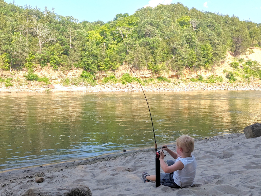 Activities to Keep Your Toddler Happy While Summertime Fishing