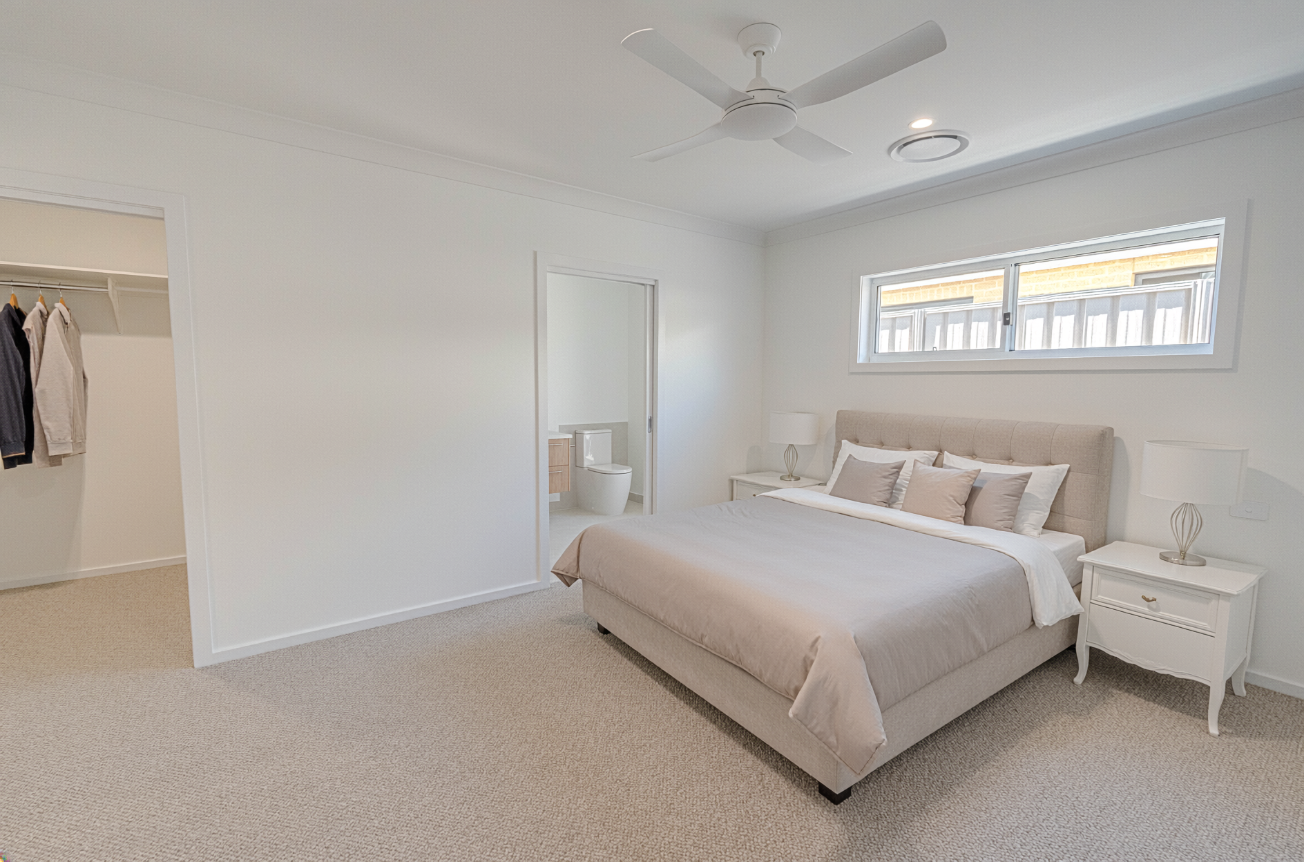 Firefly_Stage this room as a modern master bedroom using the image as a strict reference.__Do 328933.png