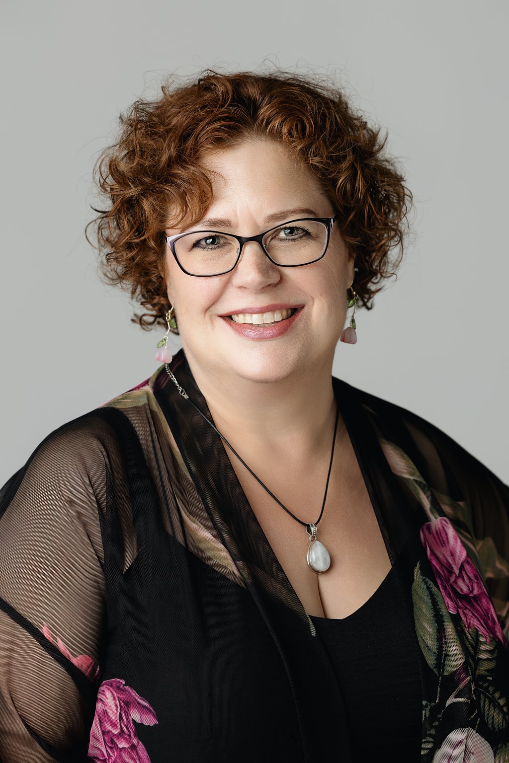 headshot smiling Maureen Becker