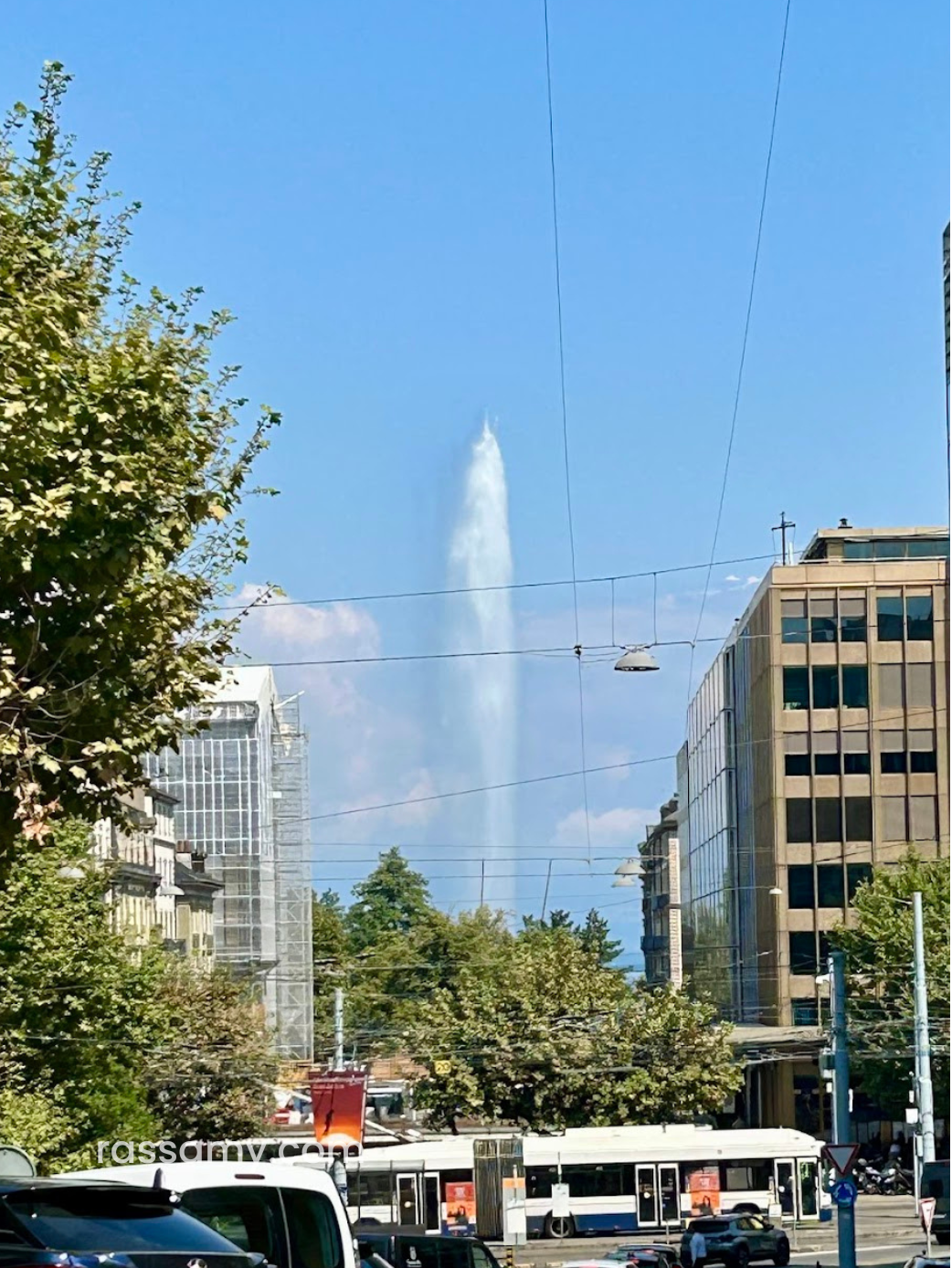 Far view of Jet d'eau