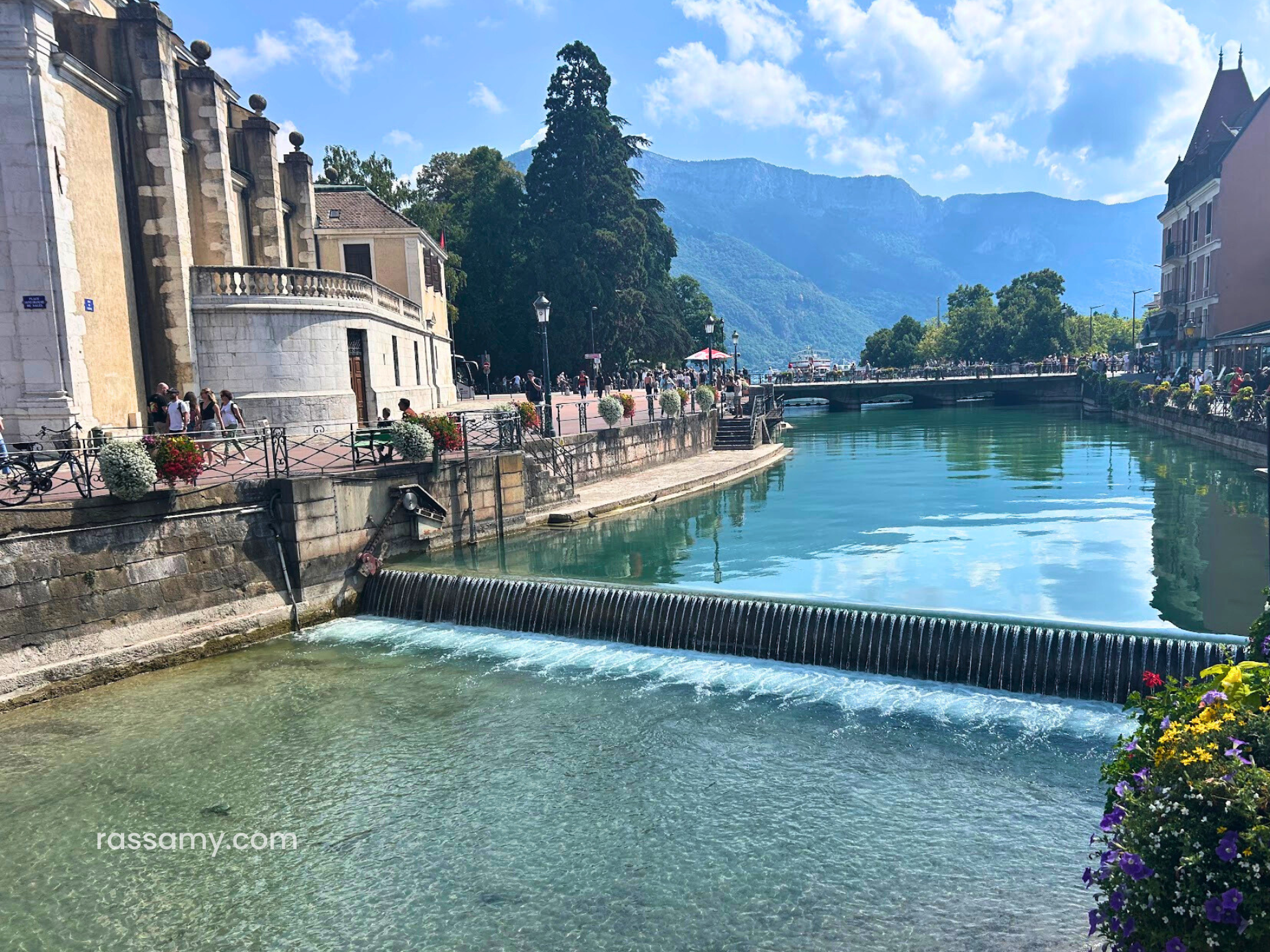 Look at the Thiou River in France