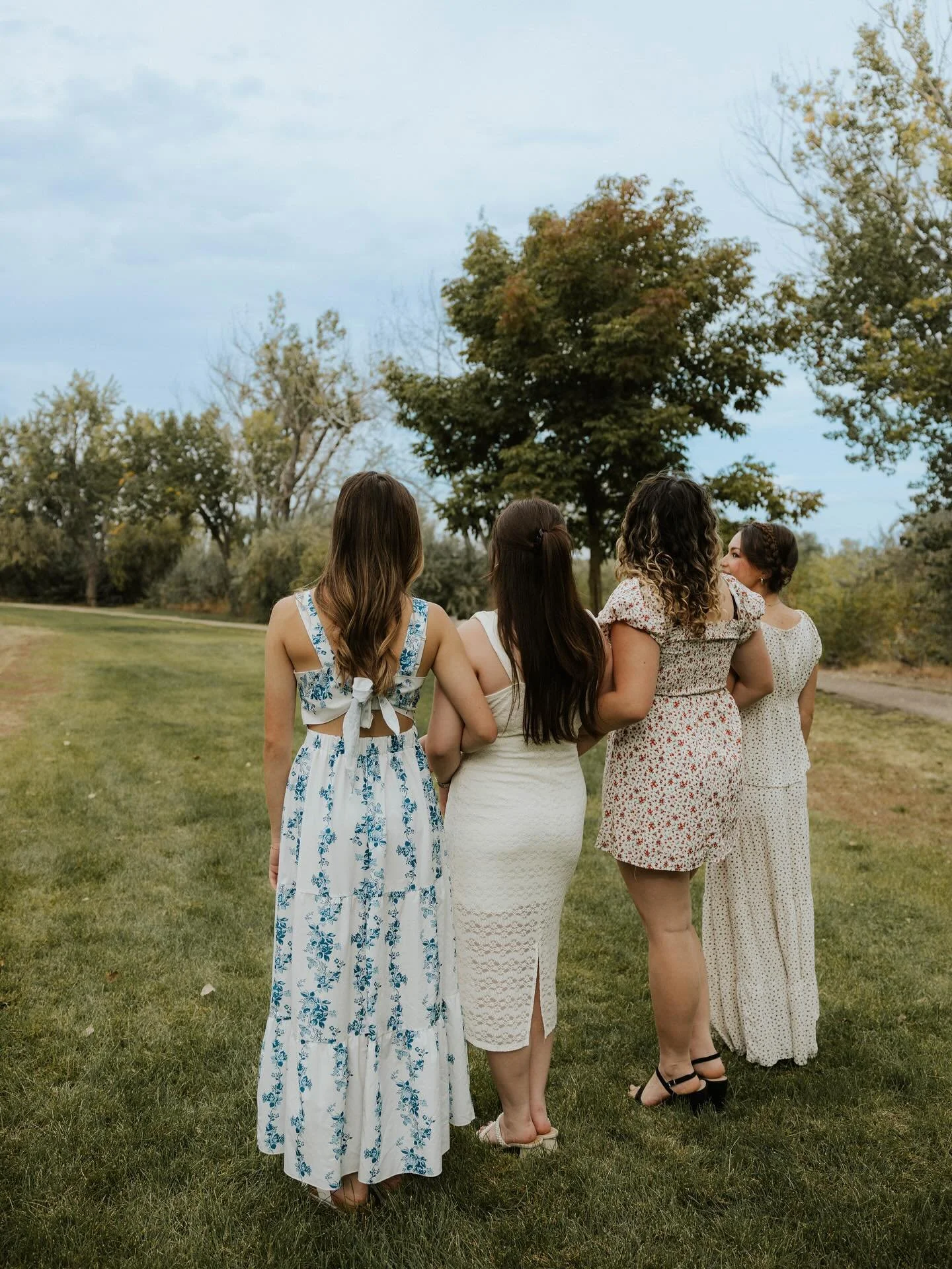 Meet my 2026 senior reps!! 🤍
I feel so lucky to have these girls on my team this year! They bring the best energy, the sweetest smiles, and make every shoot so much fun 💫

Anna
She&rsquo;s so excited (and just a little nervous 😉) for college! Anna