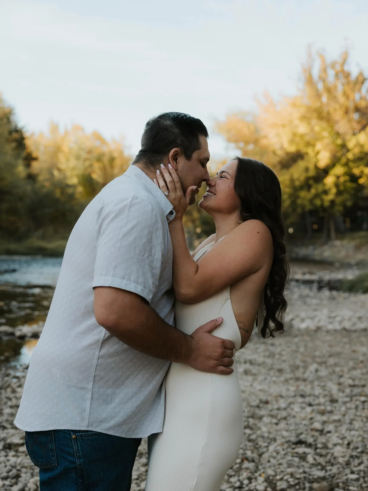 Alyssa &amp; Drew 🤍

The perfect fall day, running around, laughing, and having their cute pup join us. It&rsquo;s so special seeing people in love and getting to document it all! 

#IdahoPhotographer #IdahoEngagement #IdahoWeddingPhotographer #Bois